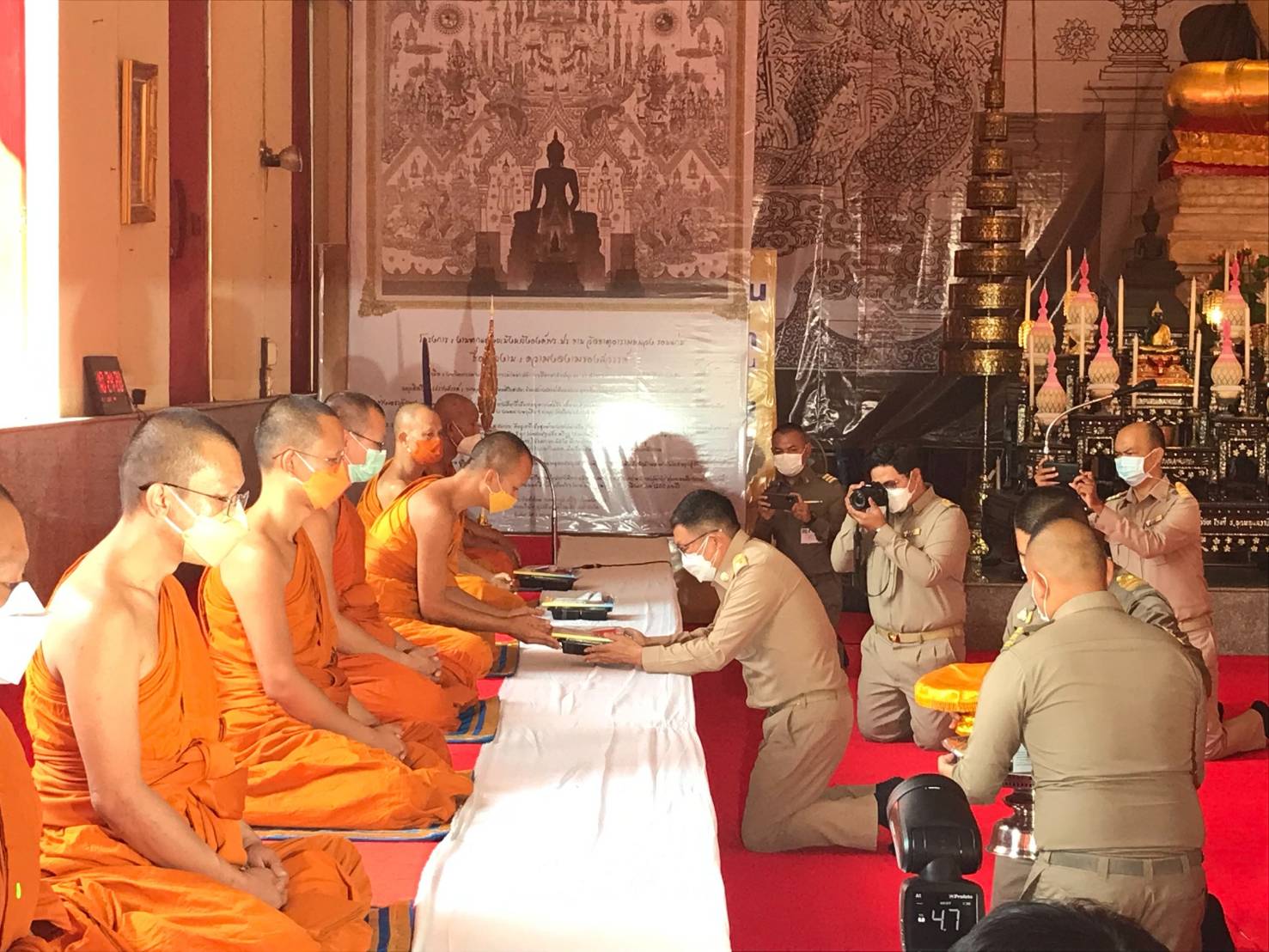 จังหวัดขอนแก่น :ประกอบพิธีถวายภัตตาหารเพล และสิ่งของพระราชทานแด่พระภิกษุ สามเณร ในการสอบบาลีสนามหลวง ประจำปี 2565