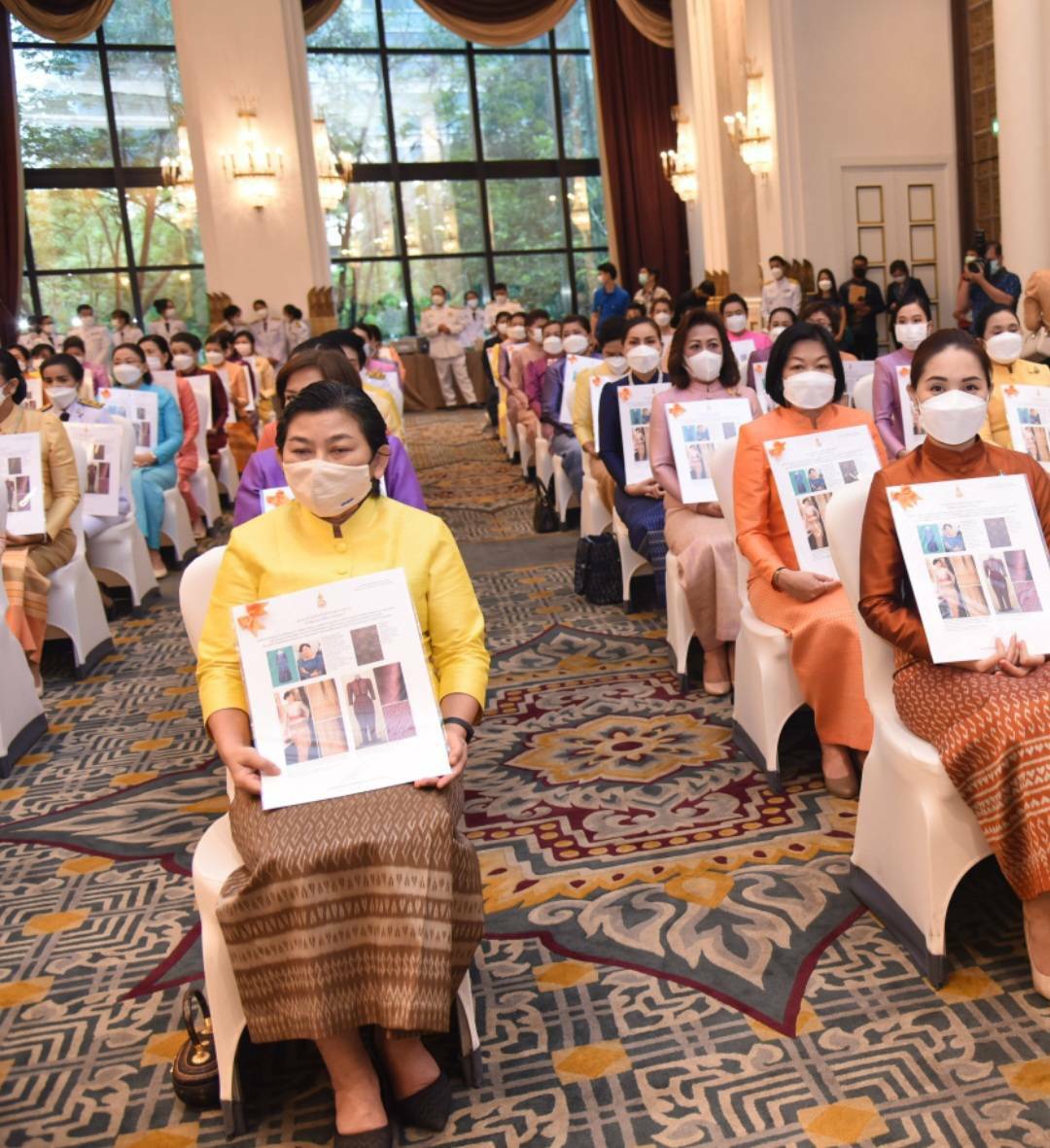 ผู้ว่าฯ ขอนแก่น  รับมอบแบบลายผ้าขิดพระราชทาน “ผ้าขิดลายนารีรัตนราชกัญญา” เพื่อนำไปมอบให้กับช่างทอผ้าทุกกลุ่ม ทุกเทคนิค นำไปทอผ้า ผลิตผ้าตามอัตลักษณ์ภูมิปัญญาชาวขอนแก่นต่อไป