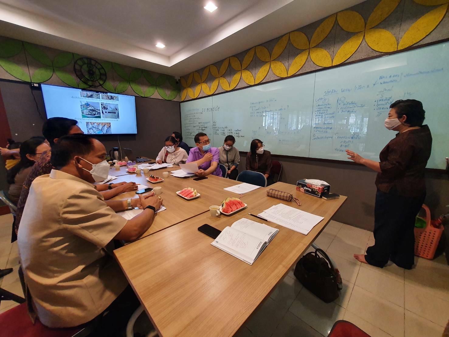 พช.ขอนแก่น : ประชุมหารือแผนการดำเนินงานศูนย์ส่งเสริมและพัฒนาสินค้า OTOP
