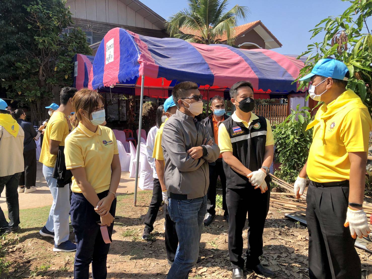 พช.ขอนแก่น : ร่วมพิธีเปิดกิจกรรมจิตอาสาพัฒนาชุมชนปรับปรุงที่อยู่อาศัยครัวเรือนยากจน ตามโครงการขจัดความยากจนและพัฒนาคนทุกช่วงวัยอย่างยั่งยืนตามหลักปรัชญาของเศรษฐกิจพอเพียง ภายใต้ยุทธศาสตร์ “แก่นคูน เกื้อกูล คนขอนแก่นไม่ทอดทิ้งกัน”