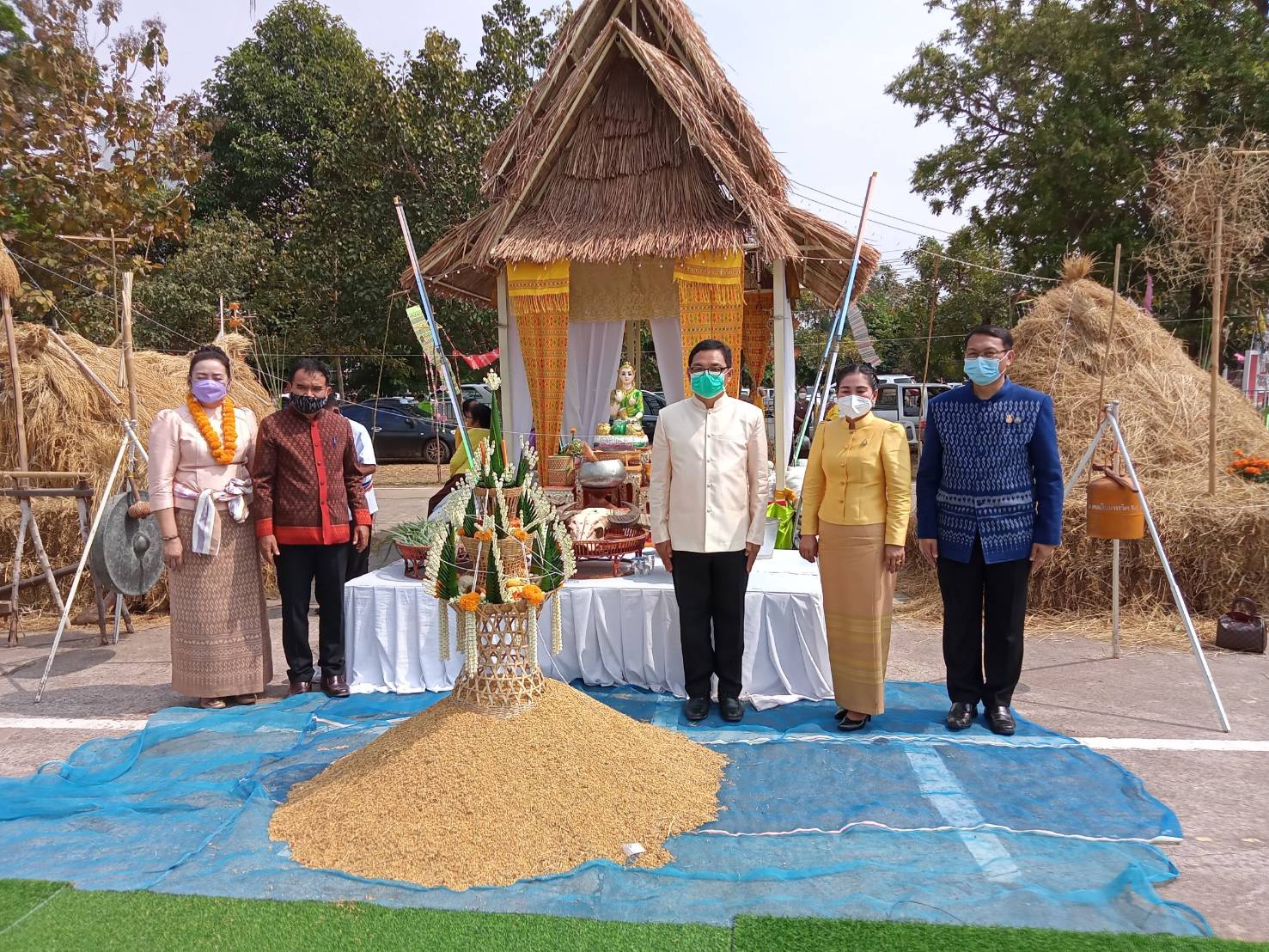 พช.ขอนแก่น :ร่วมพิธีเปิดงานประเพณี “บุญกุ้มข้าวใหญ่ และของดีแวงใหญ่” ประจำปี พ.ศ. 2565