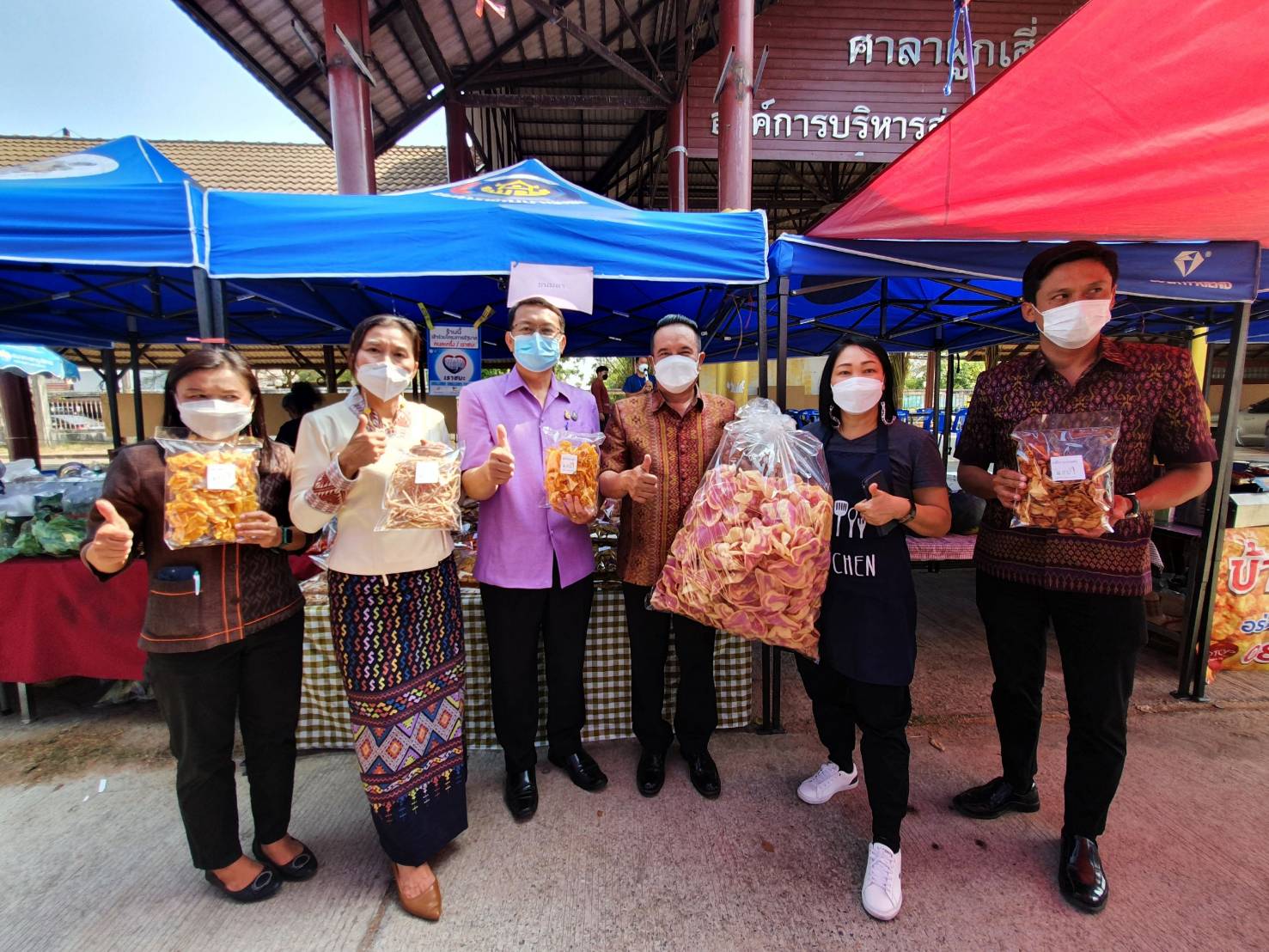พช.ขอนแก่น : ผนึกกำลังผู้ผลิต ผู้ประกอบการ OTOP ภาคเอกชน ภาคประชาชนร่วมแรงร่วมใจจัดงาน ตลาดนัดชุมชน ประชาสุขใจ สู้ภัย COVID -19