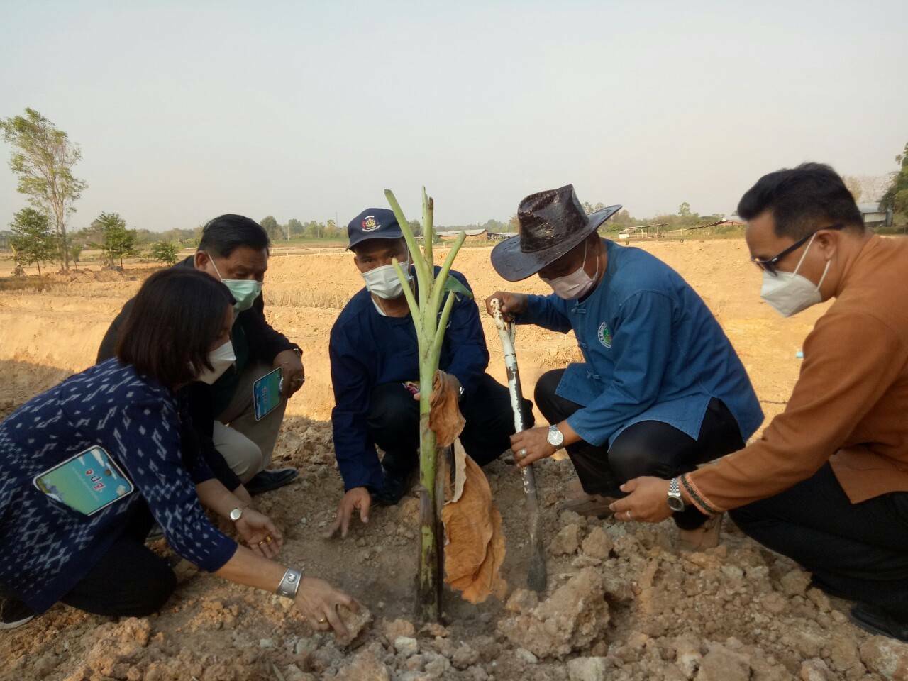 พช.ขอนแก่น: ดำเนินการขับเคลื่อนนโยบายและภารกิจที่สำคัญเชิงพื้นที่ เอามื้อสามัคคีโคก หนองนา พช.