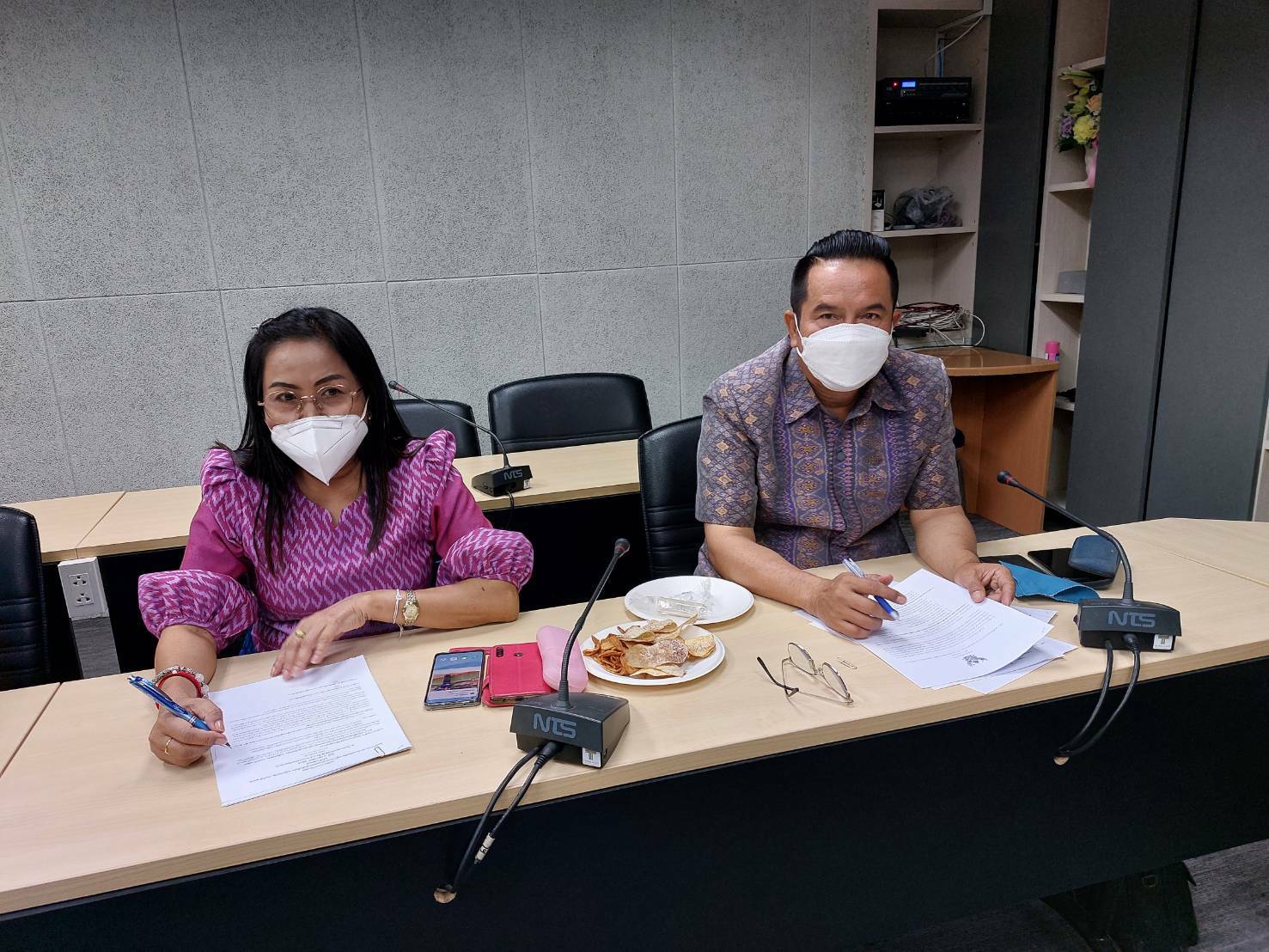 พช.ขอนแก่น: ประชุมคณะกรรมการประกวดคัดเลือกหมู่บ้านกองทุนแม่ของแผ่นดินดีเด่น ระดับจังหวัด ประจำปี 2565 ครั้งที่ 1/2565