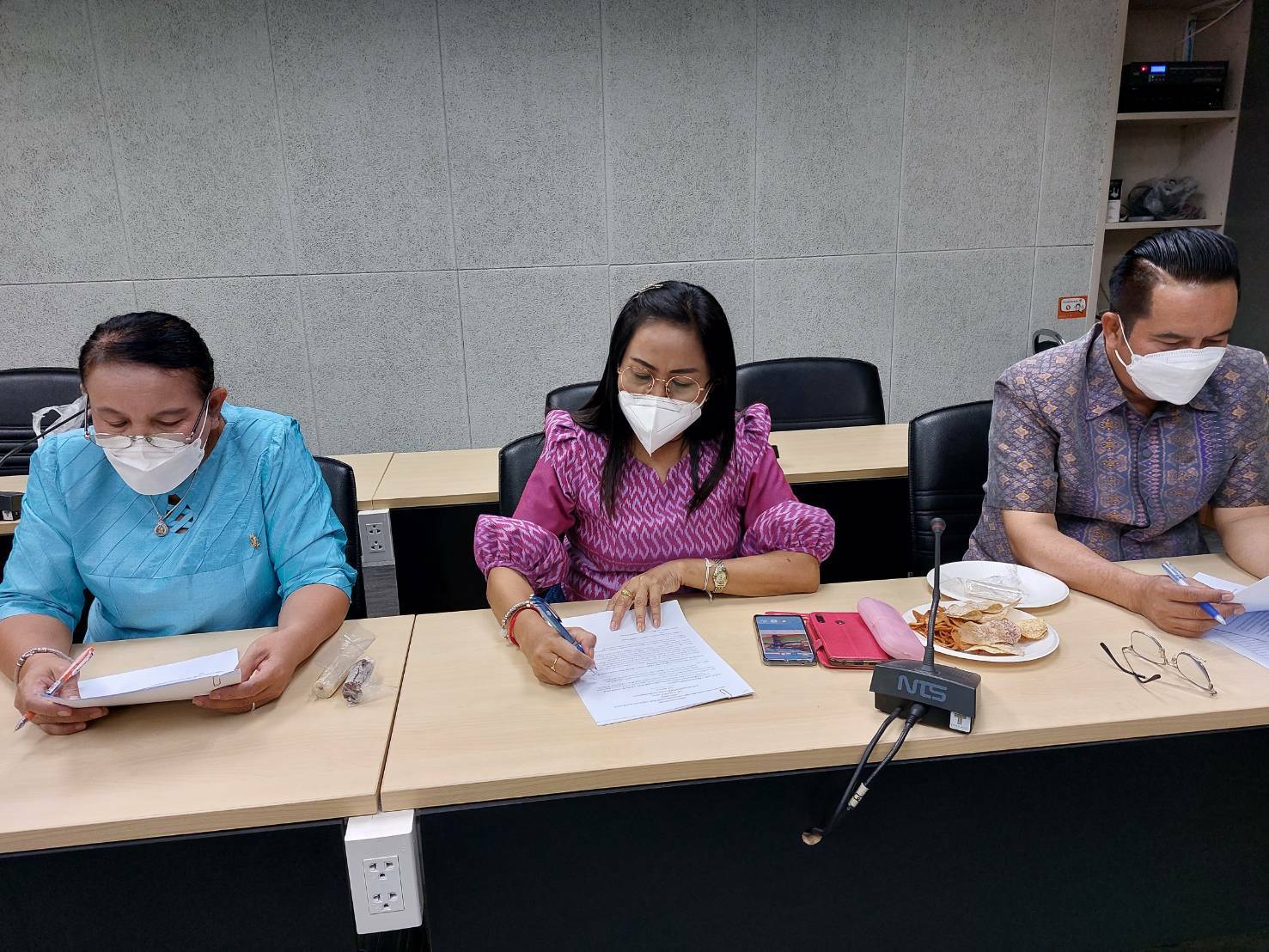 พช.ขอนแก่น: ประชุมคณะกรรมการประกวดคัดเลือกหมู่บ้านกองทุนแม่ของแผ่นดินดีเด่น ระดับจังหวัด ประจำปี 2565 ครั้งที่ 1/2565