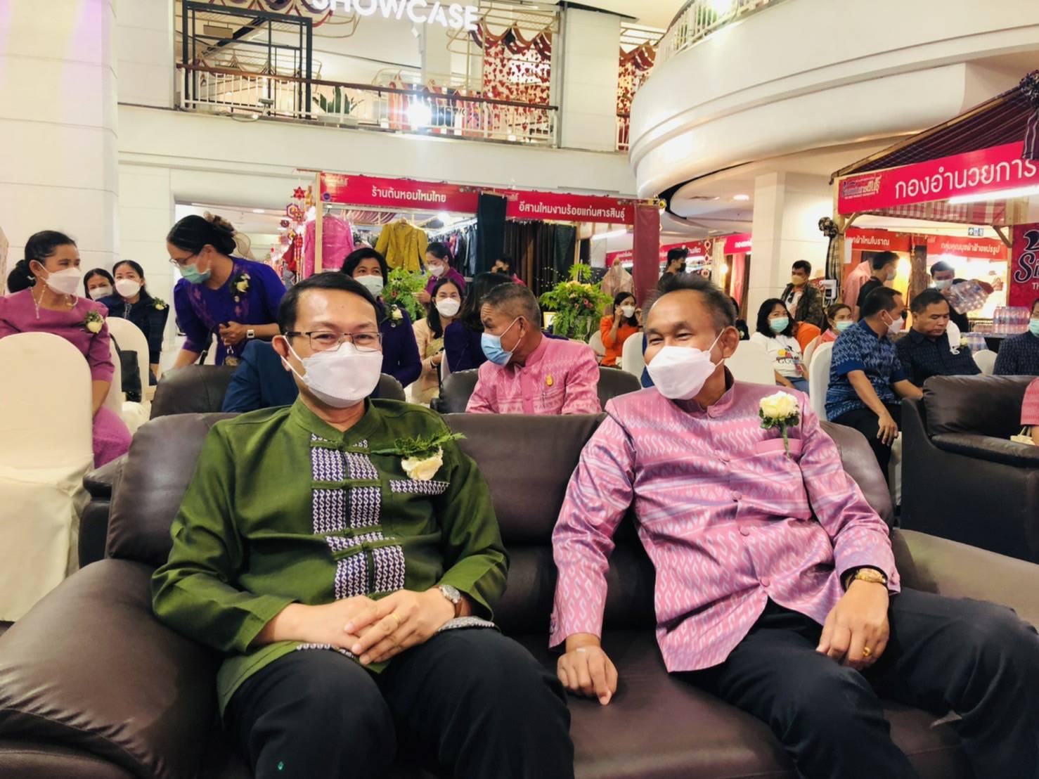 พช.ขอนแก่น : ร่วมเป็นเกียรติในพิธีเปิดโครงการตามแผนปฏิบัติราชการประจำปีของกลุ่มจังหวัดภาคตะวันออกเฉียงเหนือตอนกลาง ประจำปีงบประมาณ พ.ศ.2564 โครงการยกระดับผ้าไหมกลุ่มจังหวัดสู่นานาชาติ กิจกรรมยกระดับผ้าไหมกลุ่มจังหวัดสู่นานาชาติ (จังหวัดมหาสารคาม)
