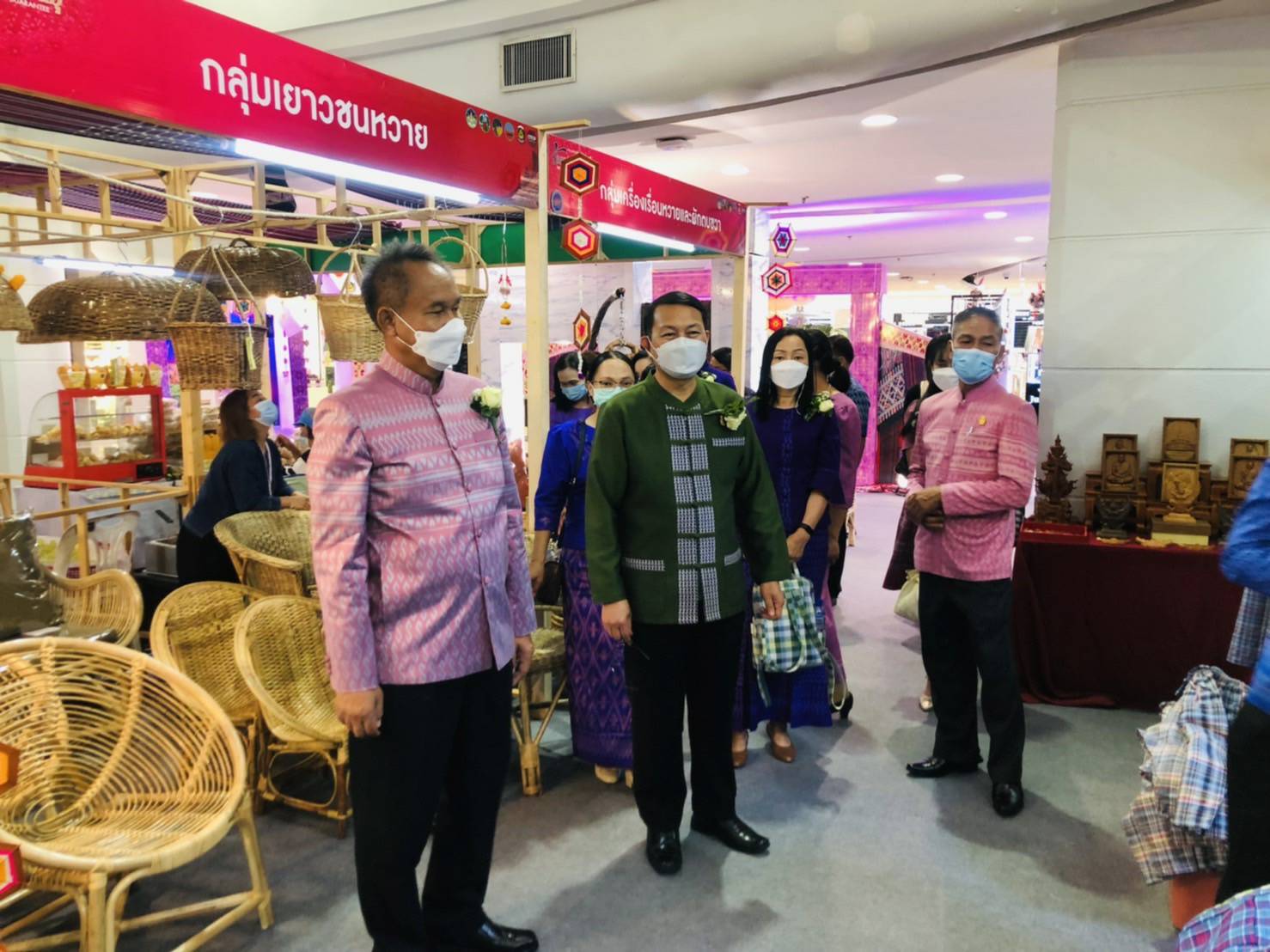 พช.ขอนแก่น : ร่วมเป็นเกียรติในพิธีเปิดโครงการตามแผนปฏิบัติราชการประจำปีของกลุ่มจังหวัดภาคตะวันออกเฉียงเหนือตอนกลาง ประจำปีงบประมาณ พ.ศ.2564 โครงการยกระดับผ้าไหมกลุ่มจังหวัดสู่นานาชาติ กิจกรรมยกระดับผ้าไหมกลุ่มจังหวัดสู่นานาชาติ (จังหวัดมหาสารคาม)