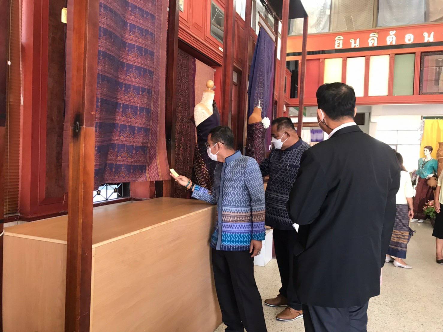 ผู้ตรวจราชการกรมการพัฒนาชุมชน ลงพื้นที่ตรวจเยี่ยมการขับเคลื่อนกิจกรรมพัฒนาชุมชน พร้อมมอบนโยบายแนวทางการดำเนินงาน ประจำปีงบประมาณ พ.ศ. 2565 ในพื้นที่จังหวัดขอนแก่น