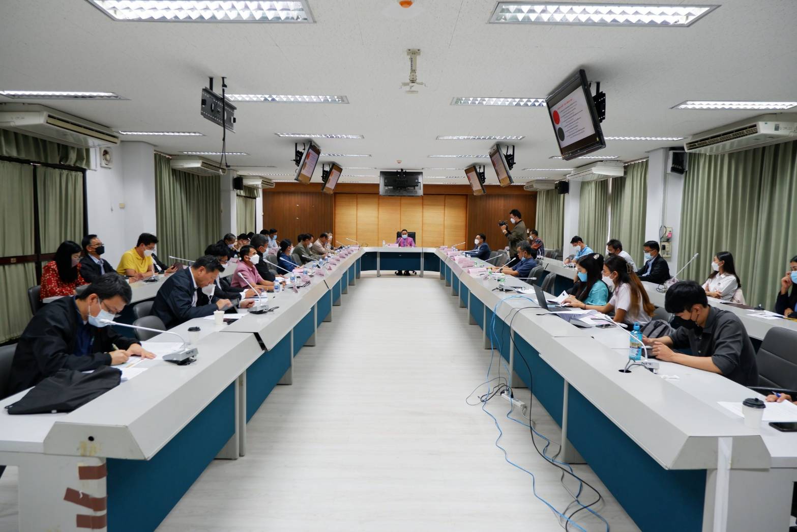 พช.ขอนแก่น : ร่วมประชุมคณะกรรมการร่วมภาครัฐและเอกชนเพื่อพัฒนาและแก้ไขปัญหาทางเศรษฐกิจ จังหวัดขอนแก่น (กรอ.จังหวัดขอนแก่น) ครั้งที่ 1 ประจำปีงบประมาณ พ.ศ. 2565