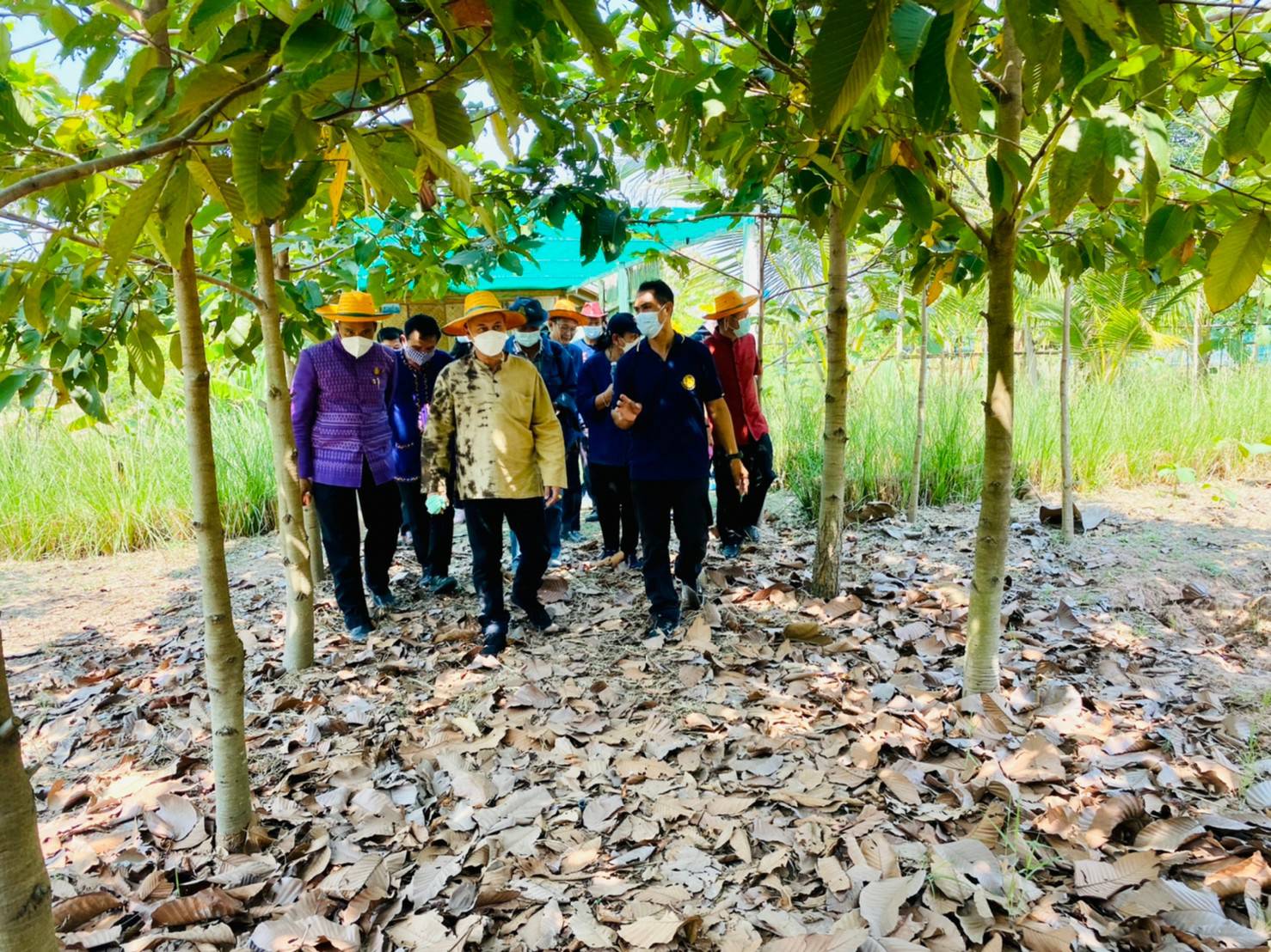 พช.ขอนแก่น : รองอธิบดี พช. (นายสุรศักดิ์ อักษรกุล) นำทีม เยือนถิ่นหมอแคน ลุยพื้นที่ต้นแบบการพัฒนาคุณภาพชีวิตตามหลักทฤษฎีใหม่ ประยุกต์สู่ “โคก หนอง นา พช.”