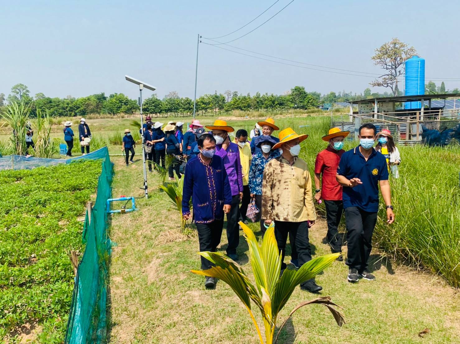 พช.ขอนแก่น : รองอธิบดี พช. (นายสุรศักดิ์ อักษรกุล) นำทีม เยือนถิ่นหมอแคน ลุยพื้นที่ต้นแบบการพัฒนาคุณภาพชีวิตตามหลักทฤษฎีใหม่ ประยุกต์สู่ “โคก หนอง นา พช.”