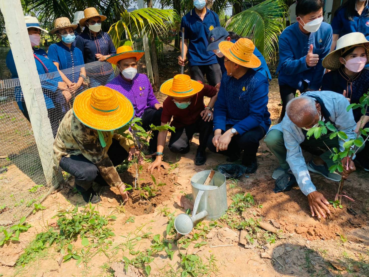 พช.ขอนแก่น : รองอธิบดี พช. (นายสุรศักดิ์ อักษรกุล) นำทีม เยือนถิ่นหมอแคน ลุยพื้นที่ต้นแบบการพัฒนาคุณภาพชีวิตตามหลักทฤษฎีใหม่ ประยุกต์สู่ “โคก หนอง นา พช.”