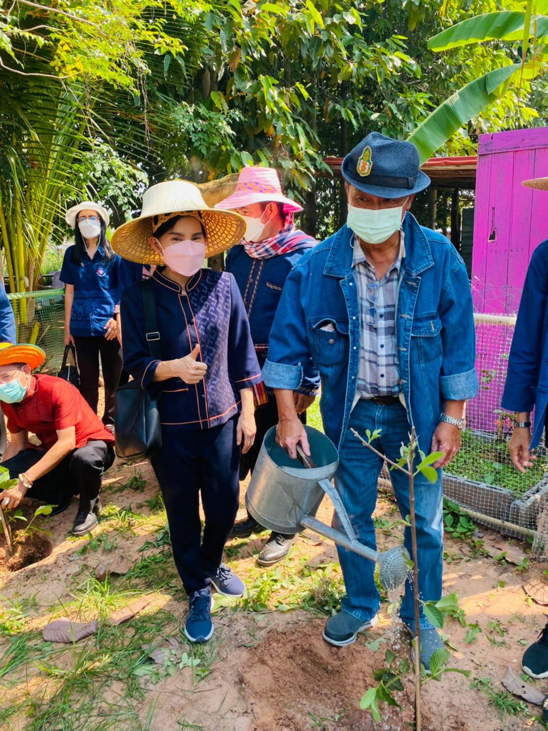 พช.ขอนแก่น : รองอธิบดี พช. (นายสุรศักดิ์ อักษรกุล) นำทีม เยือนถิ่นหมอแคน ลุยพื้นที่ต้นแบบการพัฒนาคุณภาพชีวิตตามหลักทฤษฎีใหม่ ประยุกต์สู่ “โคก หนอง นา พช.”