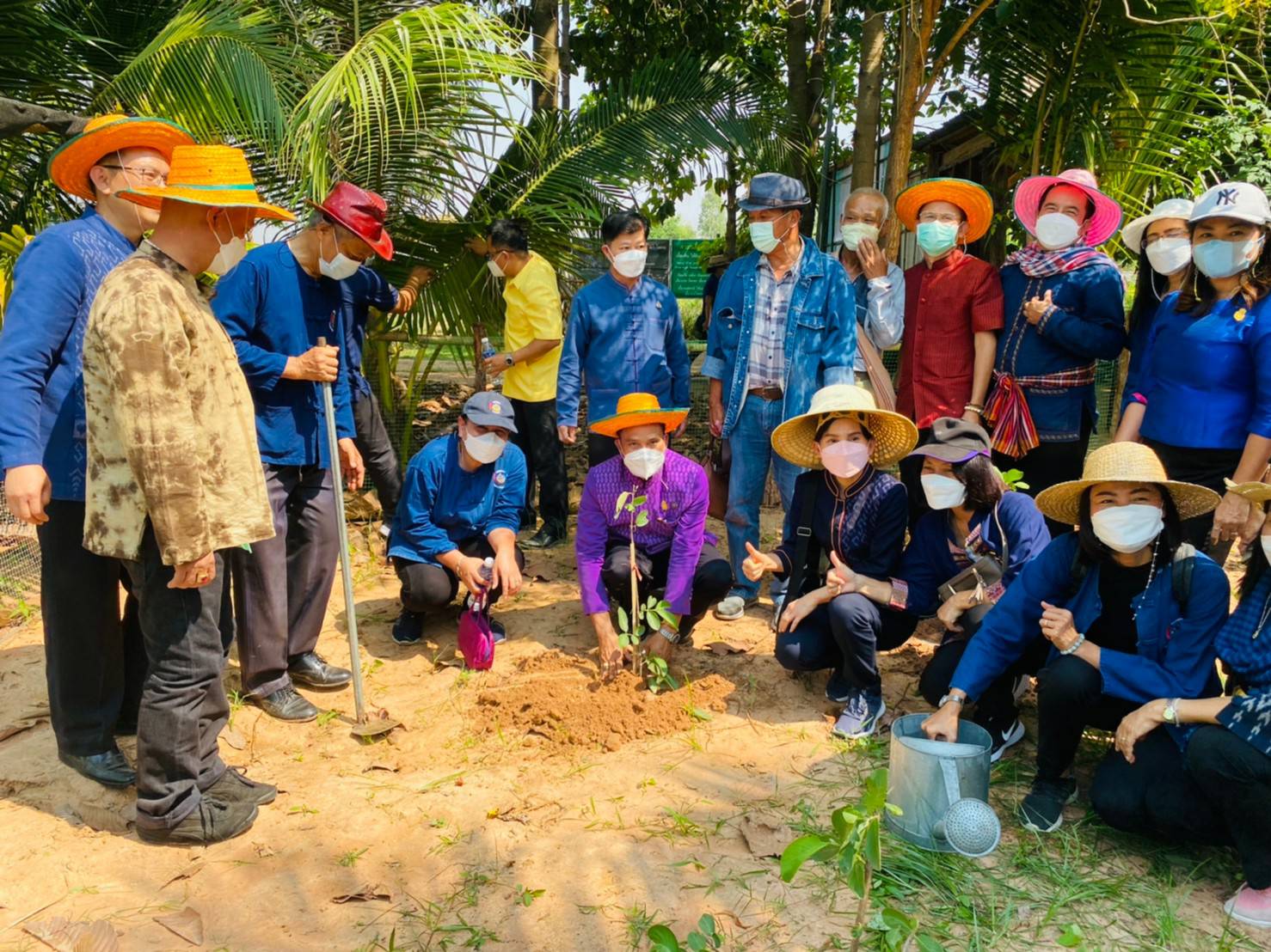 พช.ขอนแก่น : รองอธิบดี พช. (นายสุรศักดิ์ อักษรกุล) นำทีม เยือนถิ่นหมอแคน ลุยพื้นที่ต้นแบบการพัฒนาคุณภาพชีวิตตามหลักทฤษฎีใหม่ ประยุกต์สู่ “โคก หนอง นา พช.”