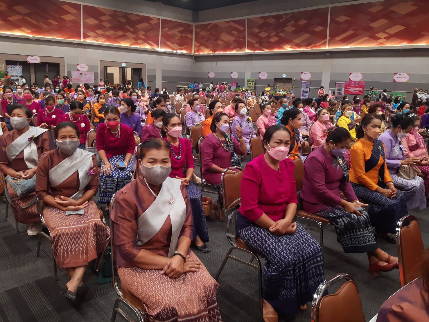 จังหวัดขอนแก่น : ประธานสภาสตรีแห่งชาติ ในพระบรมราชินูปถัมภ์ เปิดงานวันสตรีสากล 2565 “รวมพลังสตรี ศรีขอนแก่น สืบสาน สร้างสรรค์ แบ่งปันชุมชน”