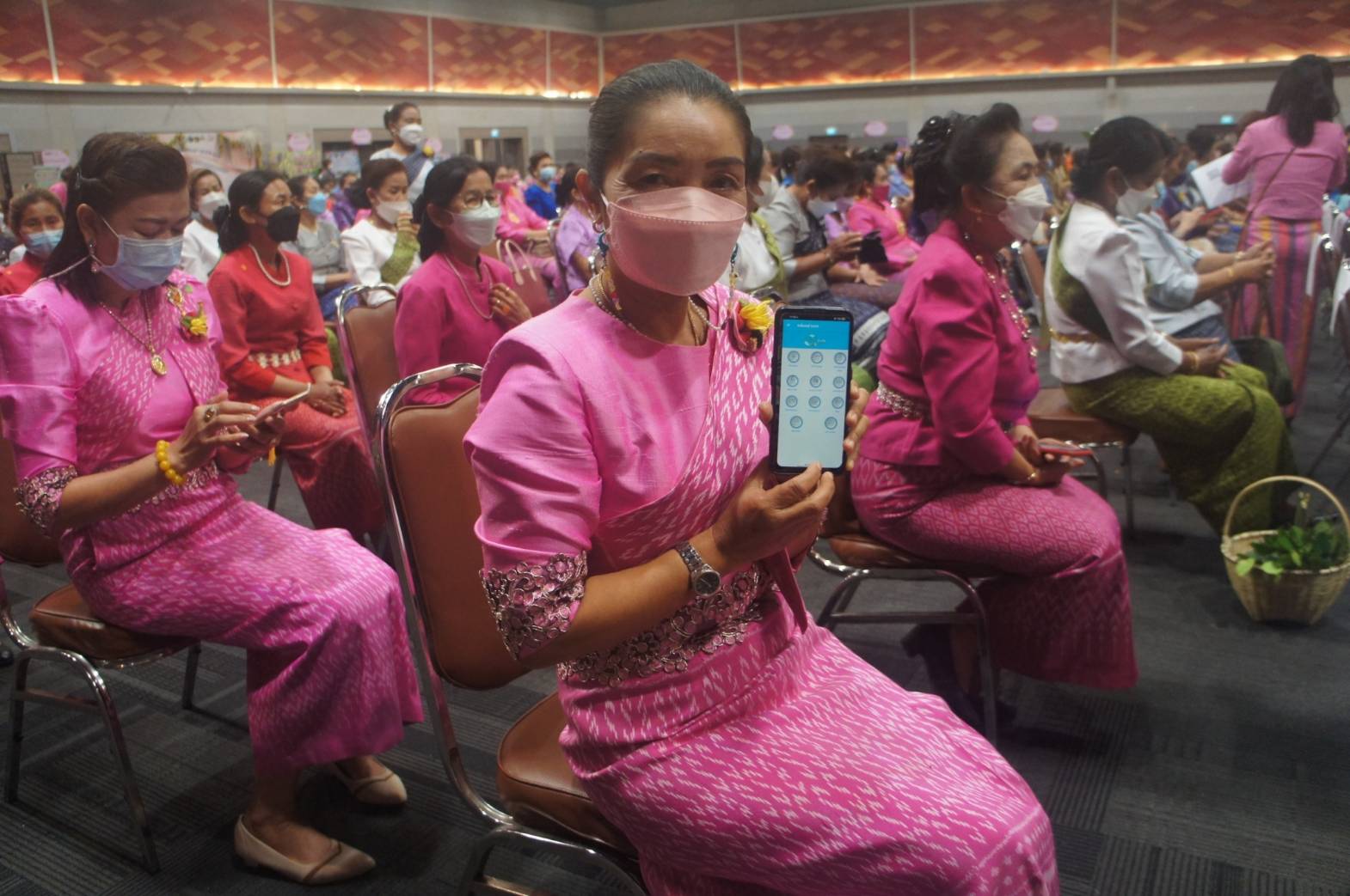 จังหวัดขอนแก่น : รวมพลังสตรี ศรีขอนแก่น สืบสาน สร้างสรรค์ แบ่งปันชุมชน ร่วมใจโหลดแอพพลิเคชั่น “Click ชุมชน” “CDD EIS พกพา”