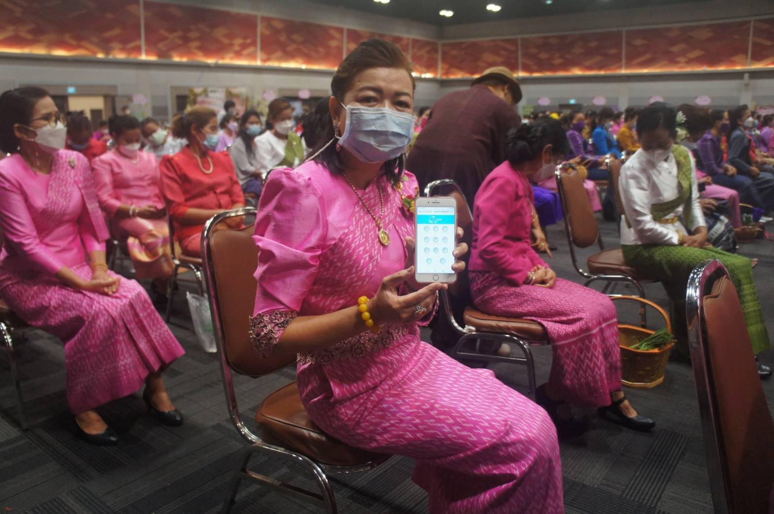 จังหวัดขอนแก่น : รวมพลังสตรี ศรีขอนแก่น สืบสาน สร้างสรรค์ แบ่งปันชุมชน ร่วมใจโหลดแอพพลิเคชั่น “Click ชุมชน” “CDD EIS พกพา”