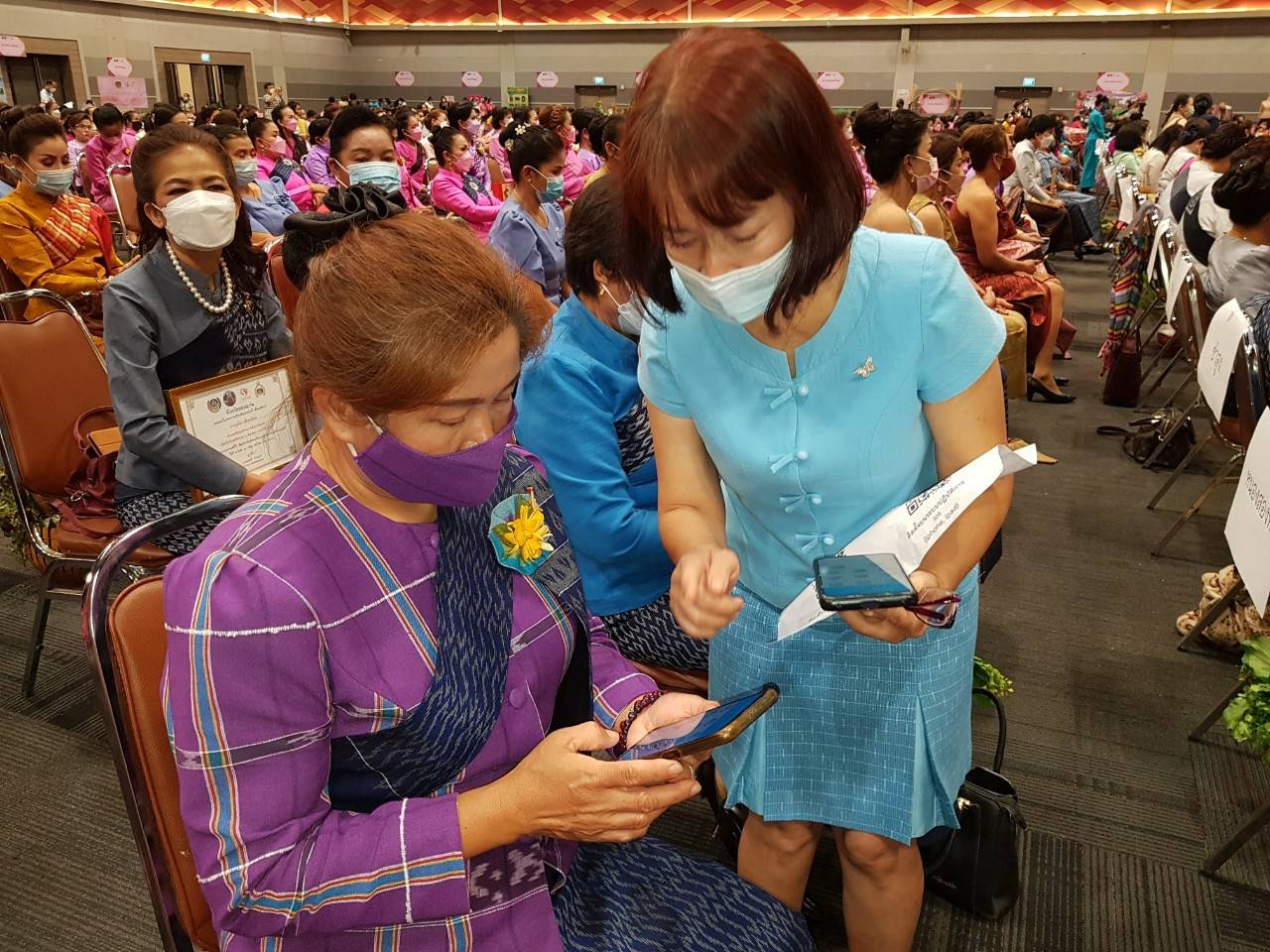 จังหวัดขอนแก่น : รวมพลังสตรี ศรีขอนแก่น สืบสาน สร้างสรรค์ แบ่งปันชุมชน ร่วมใจโหลดแอพพลิเคชั่น “Click ชุมชน” “CDD EIS พกพา”