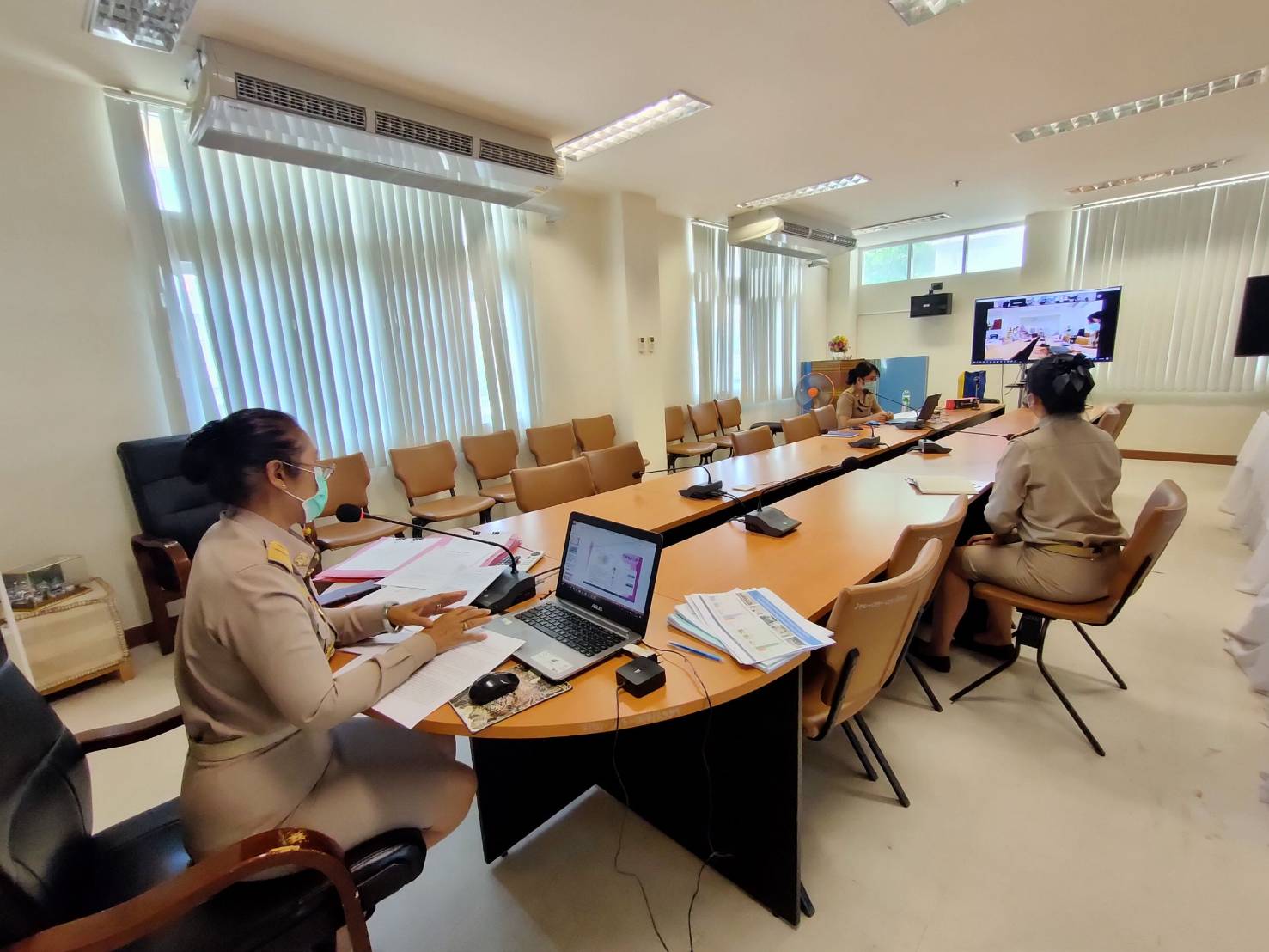 พช.ขอนแก่น : ประชุมซักซ้อมแนวทางการขับเคลื่อนศูนย์อำนวยการขจัดความยากจนและพัฒนาคนทุกช่วงวัยอย่างยั่งยืนตามหลักปรัชญาของเศรษฐกิจพอเพียง (ศจพ.) ในระดับพื้นที่ ประจำปีงบประมาณ พ.ศ. 2565