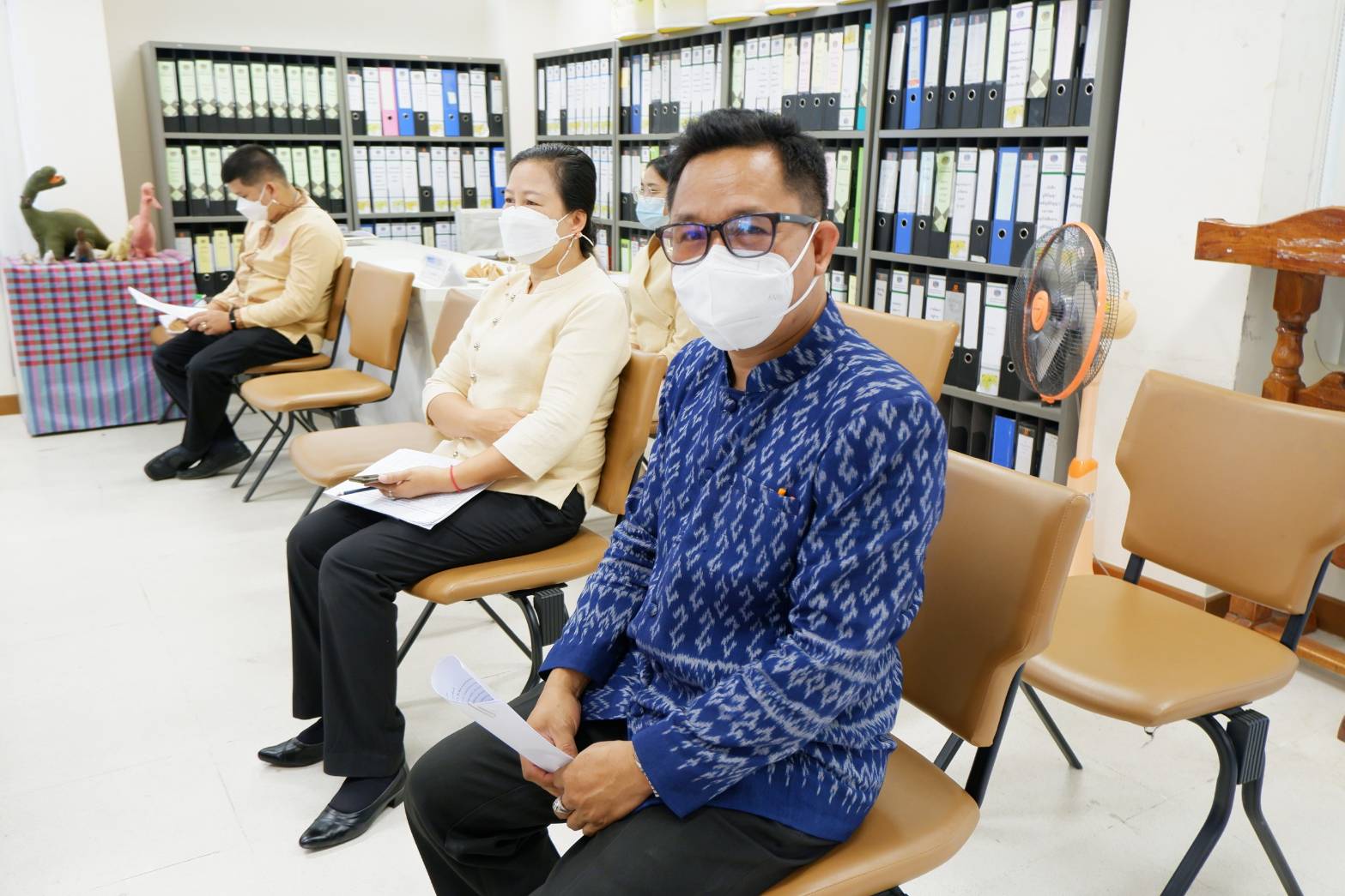ผู้ว่าราชการจังหวัดขอนแก่น : ประชุมคณะทำงานขับเคลื่อนการดำเนินงานการขจัดความยากจนและพัฒนาคนทุกช่วงวัยอย่างยั่งยืน ตามหลักปรัชญาของเศรษฐกิจพอเพียง ตามภารกิจ 5 มิติ ระดับจังหวัด ย้ำรัฐบาลให้ความสำคัญกับการ แก้ไขปัญหาความยากจน และพัฒนาคนทุกช่วงวัย กำชับ แก้ปัญหาความยากจนแบบพุ่งเป้า ต้องทำให้เกิดผลสำเร็จในระดับที่น่าพอใจ ภายในปี 65