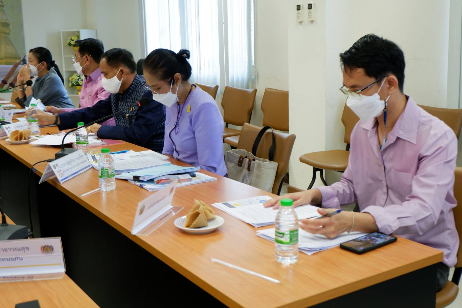 ผู้ว่าราชการจังหวัดขอนแก่น : ประชุมคณะทำงานขับเคลื่อนการดำเนินงานการขจัดความยากจนและพัฒนาคนทุกช่วงวัยอย่างยั่งยืน ตามหลักปรัชญาของเศรษฐกิจพอเพียง ตามภารกิจ 5 มิติ ระดับจังหวัด ย้ำรัฐบาลให้ความสำคัญกับการ แก้ไขปัญหาความยากจน และพัฒนาคนทุกช่วงวัย กำชับ แก้ปัญหาความยากจนแบบพุ่งเป้า ต้องทำให้เกิดผลสำเร็จในระดับที่น่าพอใจ ภายในปี 65