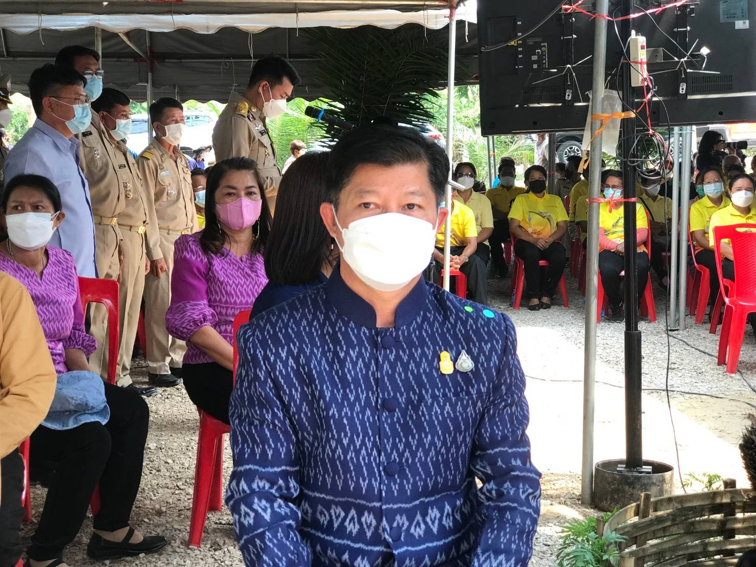 จังหวัดขอนแก่น “รัฐมนตรีว่าการกระทรวงมหาดไทย และคณะ ลงพื้นที่ตรวจเยี่ยมครัวเรือนเป้าหมายแก้ปัญหาความยากจนในอำเภอหนองเรือ จังหวัดขอนแก่น พร้อมให้กำลังใจครอบครัวเน้นย้ำทุกภาคส่วนบูรณาการ ช่วยเหลือเพื่อพัฒนา คุณภาพชีวิต ที่ดีขึ้นอย่างยั่งยืน