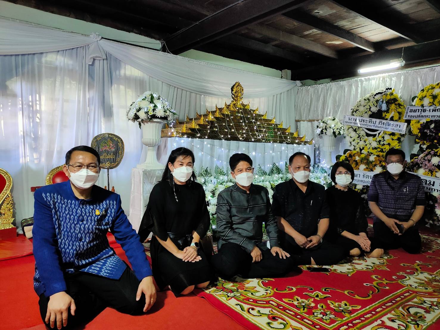 จังหวัดขอนแก่น : นายสุทธิพงษ์ จุลเจริญ ปลัดกระทรวงมหาดไทย พร้อมด้วยนายกสมาคมแม่บ้านมหาดไทย นำทีมผู้บริหารกระทรวงมหาดไทย ผู้บริหารกรมการพัฒนาชุมชน เป็นเจ้าภาพในพิธีบำเพ็ญกุศลสวดพระอภิธรรมศพคุณแม่บัวภา น้อยผาง มารดานายนิวัติ น้อยผาง รองอธิบดีกรมการพัฒนาชุมชน