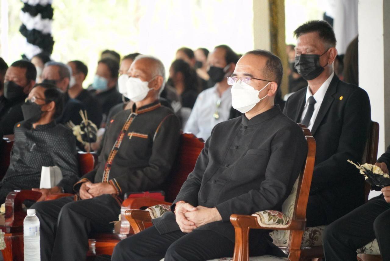 จังหวัดขอนแก่น : อธิบดีกรมการพัฒนาชุมชน เป็นประธานพิธีฌาปนกิจศพคุณแม่ บัวภา น้อยผาง มารดานายนิวัติ น้อยผาง รองอธิบดีกรมการพัฒนาชุมชน
