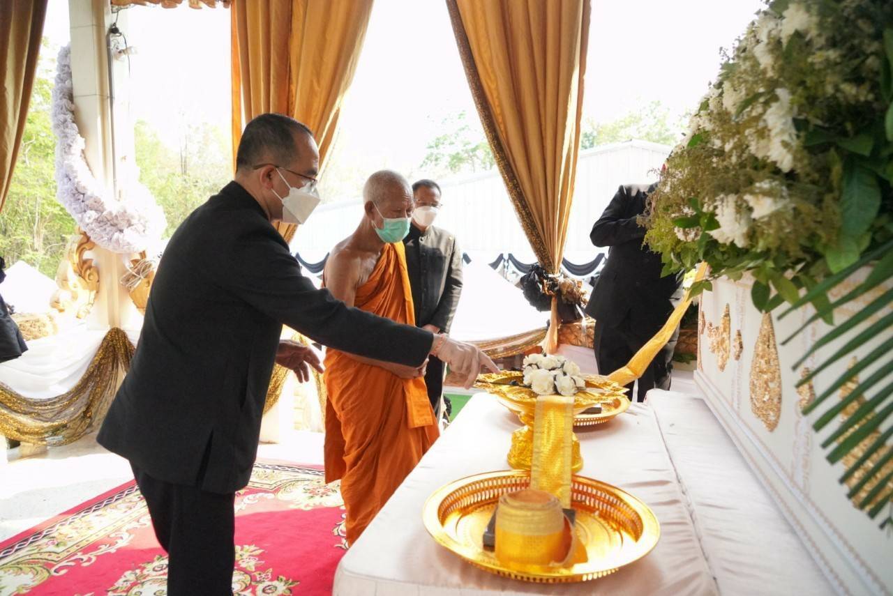 จังหวัดขอนแก่น : อธิบดีกรมการพัฒนาชุมชน เป็นประธานพิธีฌาปนกิจศพคุณแม่ บัวภา น้อยผาง มารดานายนิวัติ น้อยผาง รองอธิบดีกรมการพัฒนาชุมชน