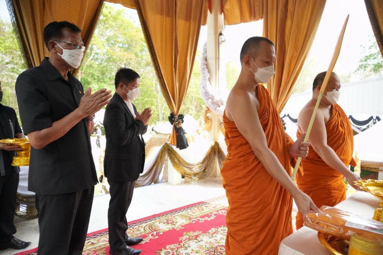 จังหวัดขอนแก่น : อธิบดีกรมการพัฒนาชุมชน เป็นประธานพิธีฌาปนกิจศพคุณแม่ บัวภา น้อยผาง มารดานายนิวัติ น้อยผาง รองอธิบดีกรมการพัฒนาชุมชน