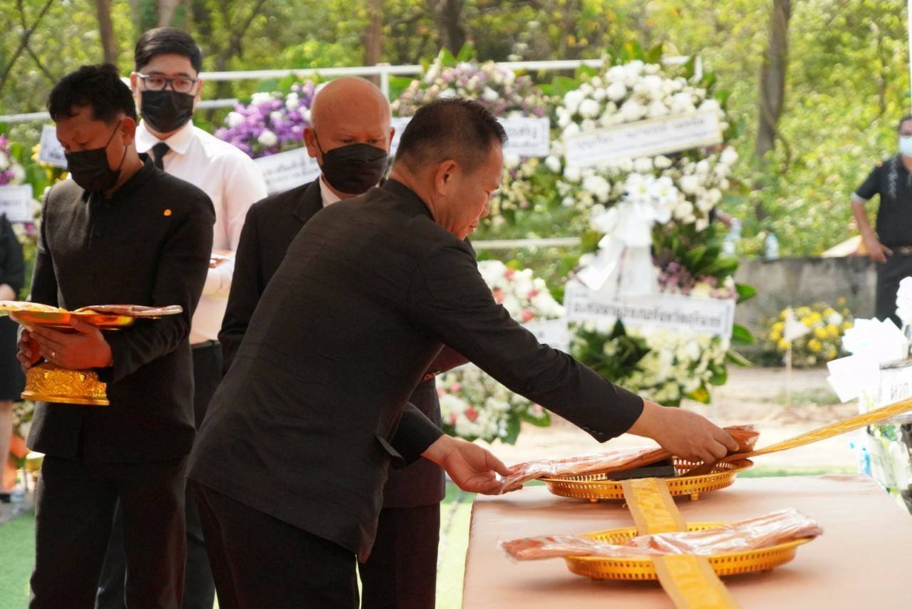 จังหวัดขอนแก่น : อธิบดีกรมการพัฒนาชุมชน เป็นประธานพิธีฌาปนกิจศพคุณแม่ บัวภา น้อยผาง มารดานายนิวัติ น้อยผาง รองอธิบดีกรมการพัฒนาชุมชน