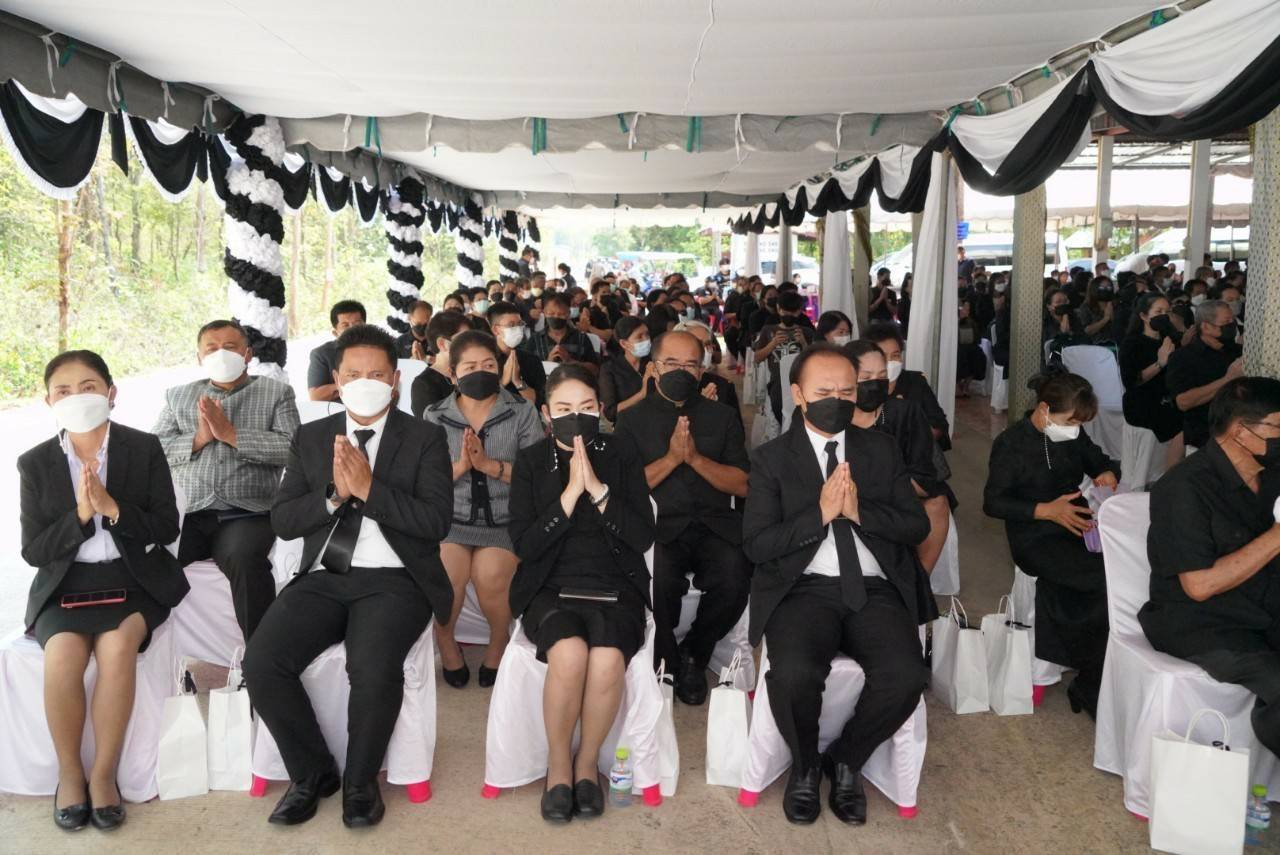 จังหวัดขอนแก่น : อธิบดีกรมการพัฒนาชุมชน เป็นประธานพิธีฌาปนกิจศพคุณแม่ บัวภา น้อยผาง มารดานายนิวัติ น้อยผาง รองอธิบดีกรมการพัฒนาชุมชน