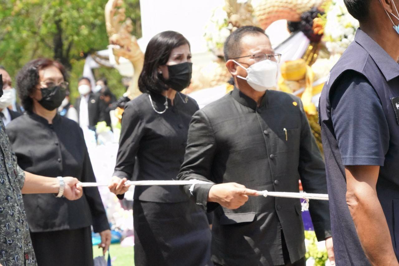 จังหวัดขอนแก่น : อธิบดีกรมการพัฒนาชุมชน เป็นประธานพิธีฌาปนกิจศพคุณแม่ บัวภา น้อยผาง มารดานายนิวัติ น้อยผาง รองอธิบดีกรมการพัฒนาชุมชน