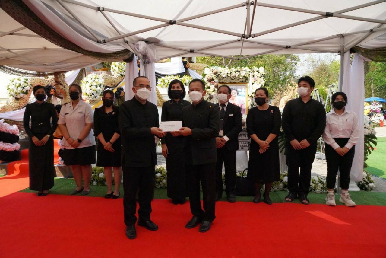 จังหวัดขอนแก่น : อธิบดีกรมการพัฒนาชุมชน เป็นประธานพิธีฌาปนกิจศพคุณแม่ บัวภา น้อยผาง มารดานายนิวัติ น้อยผาง รองอธิบดีกรมการพัฒนาชุมชน