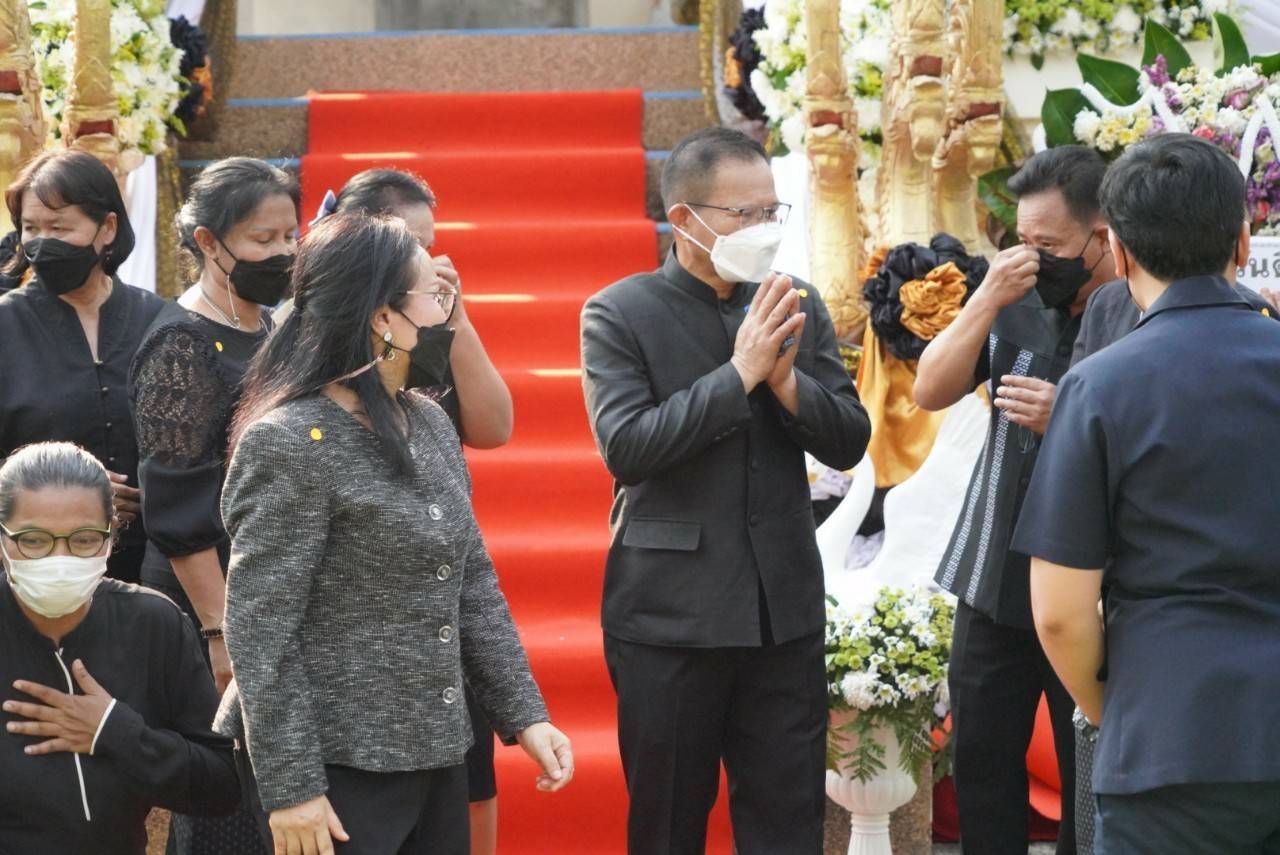 จังหวัดขอนแก่น : อธิบดีกรมการพัฒนาชุมชน เป็นประธานพิธีฌาปนกิจศพคุณแม่ บัวภา น้อยผาง มารดานายนิวัติ น้อยผาง รองอธิบดีกรมการพัฒนาชุมชน