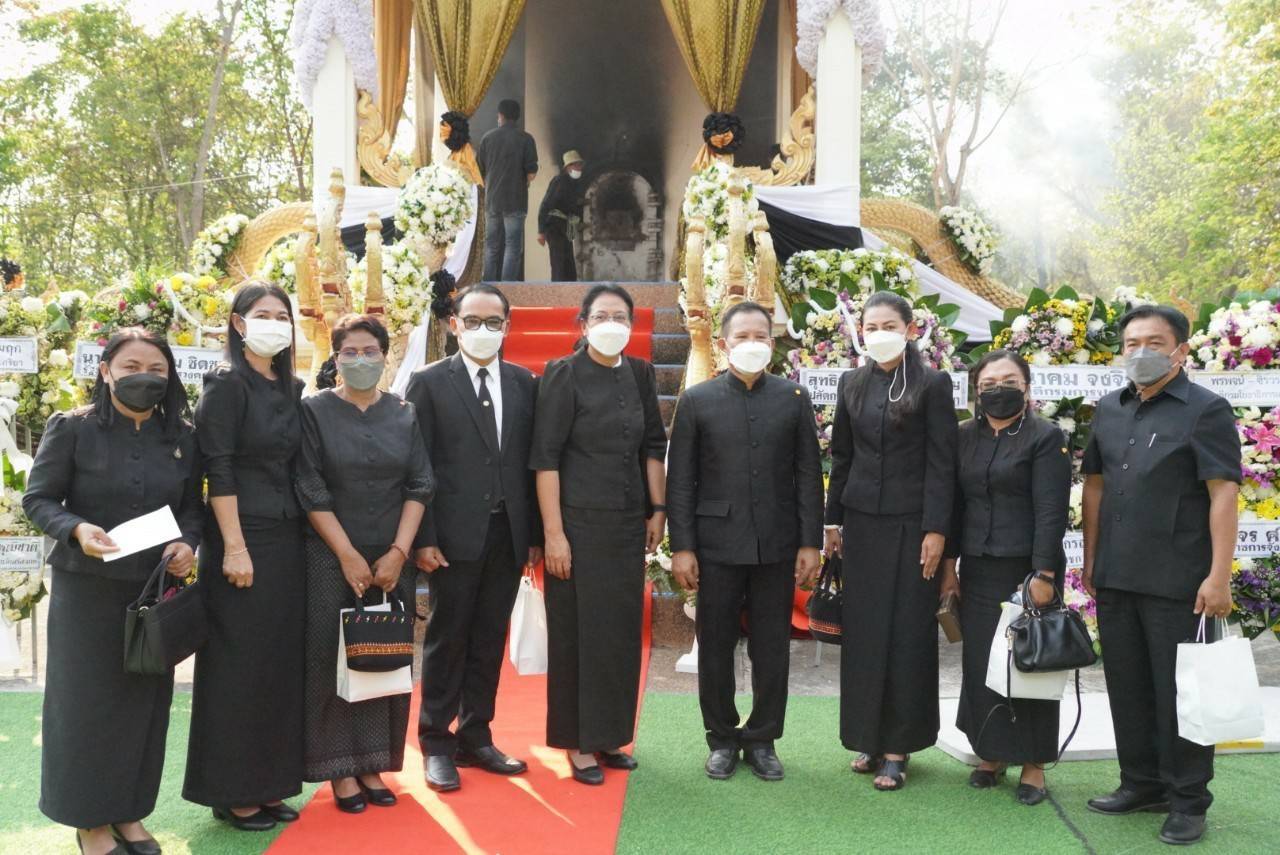 จังหวัดขอนแก่น : อธิบดีกรมการพัฒนาชุมชน เป็นประธานพิธีฌาปนกิจศพคุณแม่ บัวภา น้อยผาง มารดานายนิวัติ น้อยผาง รองอธิบดีกรมการพัฒนาชุมชน