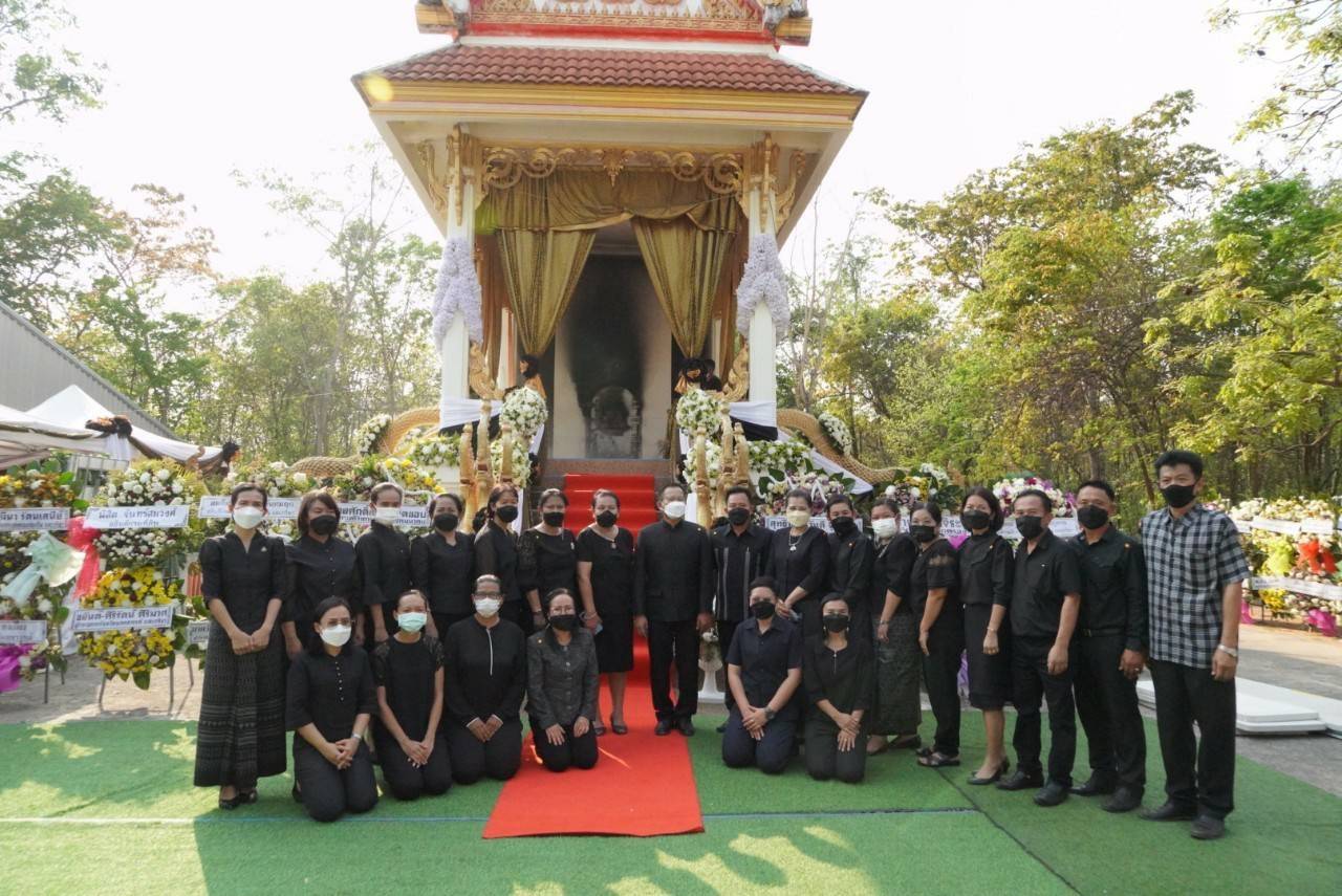 จังหวัดขอนแก่น : อธิบดีกรมการพัฒนาชุมชน เป็นประธานพิธีฌาปนกิจศพคุณแม่ บัวภา น้อยผาง มารดานายนิวัติ น้อยผาง รองอธิบดีกรมการพัฒนาชุมชน