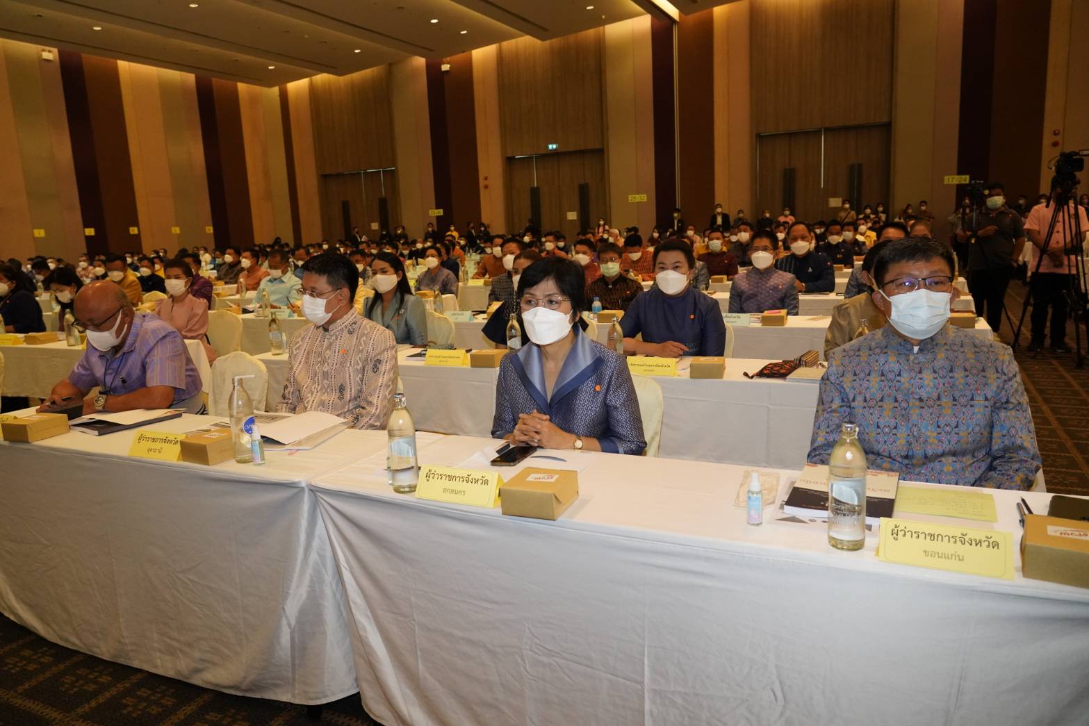 จังหวัดขอนแก่น : รัฐมนตรีว่าการกระทรวงมหาดไทย มอบนโยบายขับเคลื่อน ศจพ.ระดับพื้นที่ในการประชุมเชิงปฏิบัติการเพื่อซักซ้อมแนวทางการขับเคลื่อนศูนย์อำนวยการขจัดความยากจนและพัฒนาคนทุกช่วงวัยอย่างยั่งยืนตามหลักปรัชญาของเศรษฐกิจพอเพียงในระดับพื้นที่ ปีงบประมาณ พ.ศ. 2565  ภาคตะวันออกเฉียงเหนือ