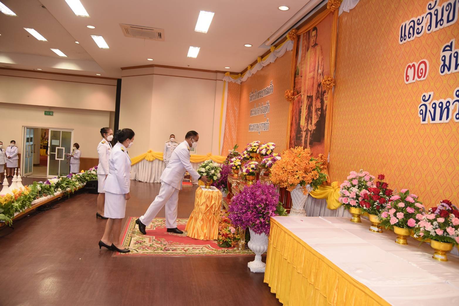 ?จังหวัดขอนแก่น : จัดพิธีวันที่ระลึกพระบาทสมเด็จพระนั่งเกล้าเจ้าอยู่หัว พระมหาเจษฎาราชเจ้า และวันข้าราชการพลเรือน?