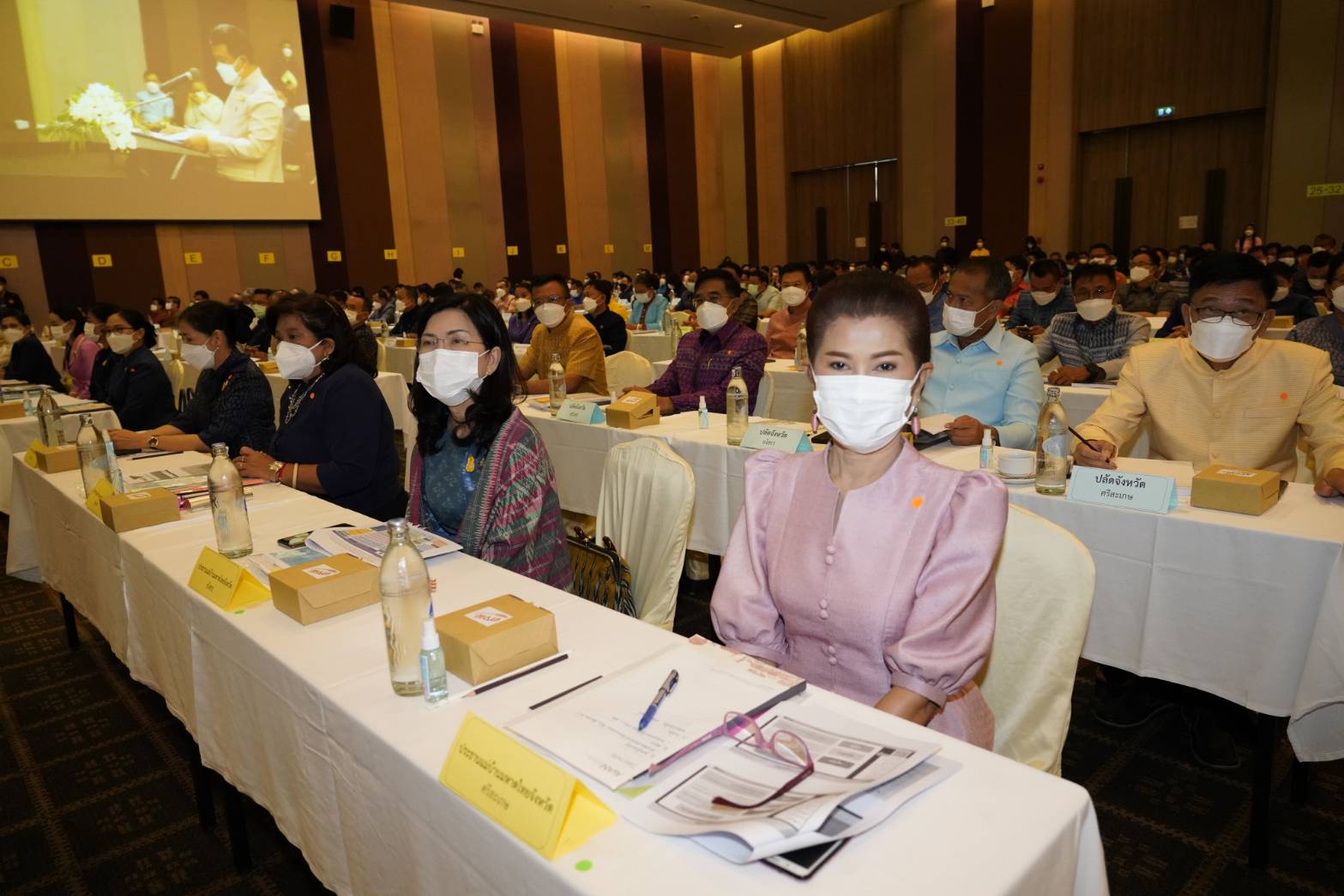 จังหวัดขอนแก่น : รัฐมนตรีว่าการกระทรวงมหาดไทย มอบนโยบายขับเคลื่อน ศจพ.ระดับพื้นที่ในการประชุมเชิงปฏิบัติการเพื่อซักซ้อมแนวทางการขับเคลื่อนศูนย์อำนวยการขจัดความยากจนและพัฒนาคนทุกช่วงวัยอย่างยั่งยืนตามหลักปรัชญาของเศรษฐกิจพอเพียงในระดับพื้นที่ ปีงบประมาณ พ.ศ. 2565  ภาคตะวันออกเฉียงเหนือ