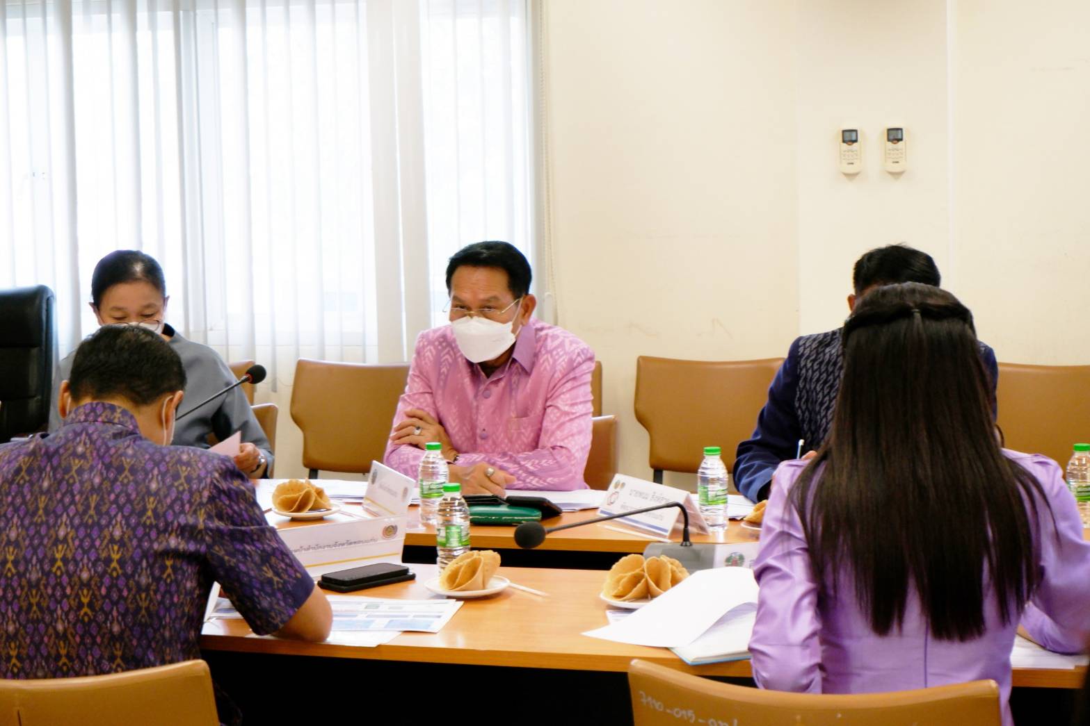 ผู้ว่าราชการจังหวัดขอนแก่น : ประชุมคณะทำงานขับเคลื่อนการดำเนินงานการขจัดความยากจนและพัฒนาคนทุกช่วงวัยอย่างยั่งยืน ตามหลักปรัชญาของเศรษฐกิจพอเพียง ตามภารกิจ 5 มิติ ระดับจังหวัด ย้ำรัฐบาลให้ความสำคัญกับการ แก้ไขปัญหาความยากจน และพัฒนาคนทุกช่วงวัย กำชับ แก้ปัญหาความยากจนแบบพุ่งเป้า ต้องทำให้เกิดผลสำเร็จในระดับที่น่าพอใจ ภายในปี 65