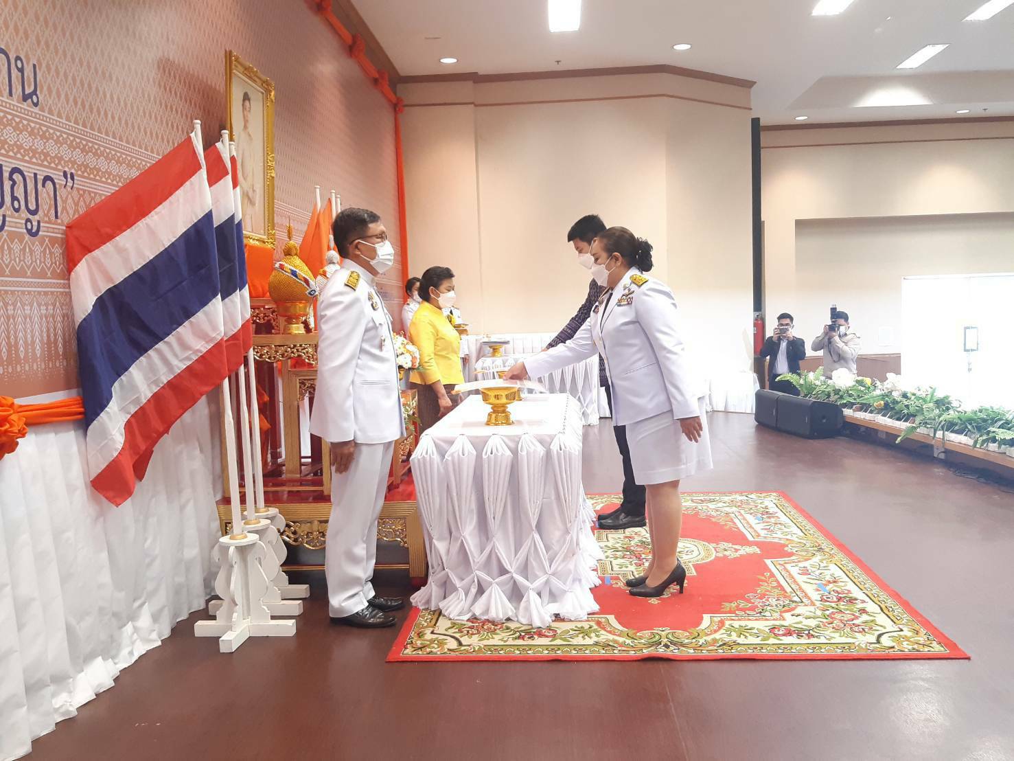 จังหวัดขอนแก่น จัดพิธีมอบแบบผ้าลายพระราชทาน “ผ้าขิดลายนารีรัตนราชกัญญา”