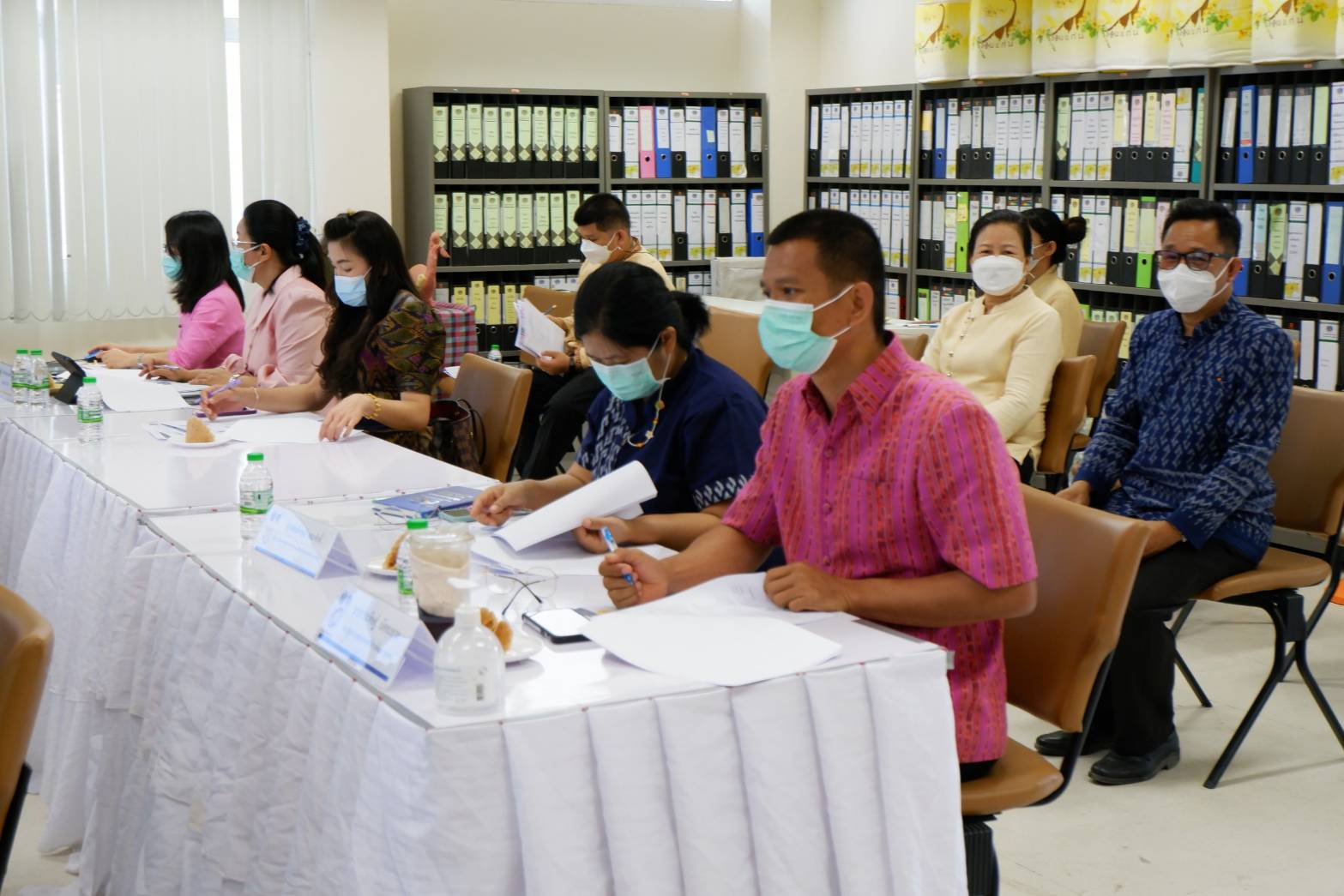 ผู้ว่าราชการจังหวัดขอนแก่น : ประชุมคณะทำงานขับเคลื่อนการดำเนินงานการขจัดความยากจนและพัฒนาคนทุกช่วงวัยอย่างยั่งยืน ตามหลักปรัชญาของเศรษฐกิจพอเพียง ตามภารกิจ 5 มิติ ระดับจังหวัด ย้ำรัฐบาลให้ความสำคัญกับการ แก้ไขปัญหาความยากจน และพัฒนาคนทุกช่วงวัย กำชับ แก้ปัญหาความยากจนแบบพุ่งเป้า ต้องทำให้เกิดผลสำเร็จในระดับที่น่าพอใจ ภายในปี 65