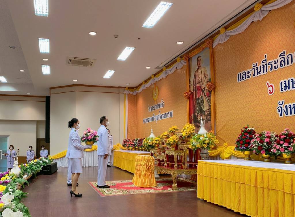พัฒนาการจังหวัดขอนแก่น: วางพานพุ่มดอกไม้ เนื่องใน “วันจักรี” 6 เม.ย. 2565