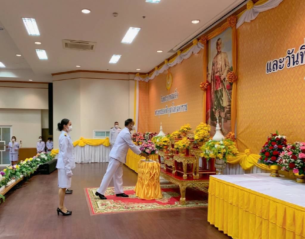 พัฒนาการจังหวัดขอนแก่น: วางพานพุ่มดอกไม้ เนื่องใน “วันจักรี” 6 เม.ย. 2565