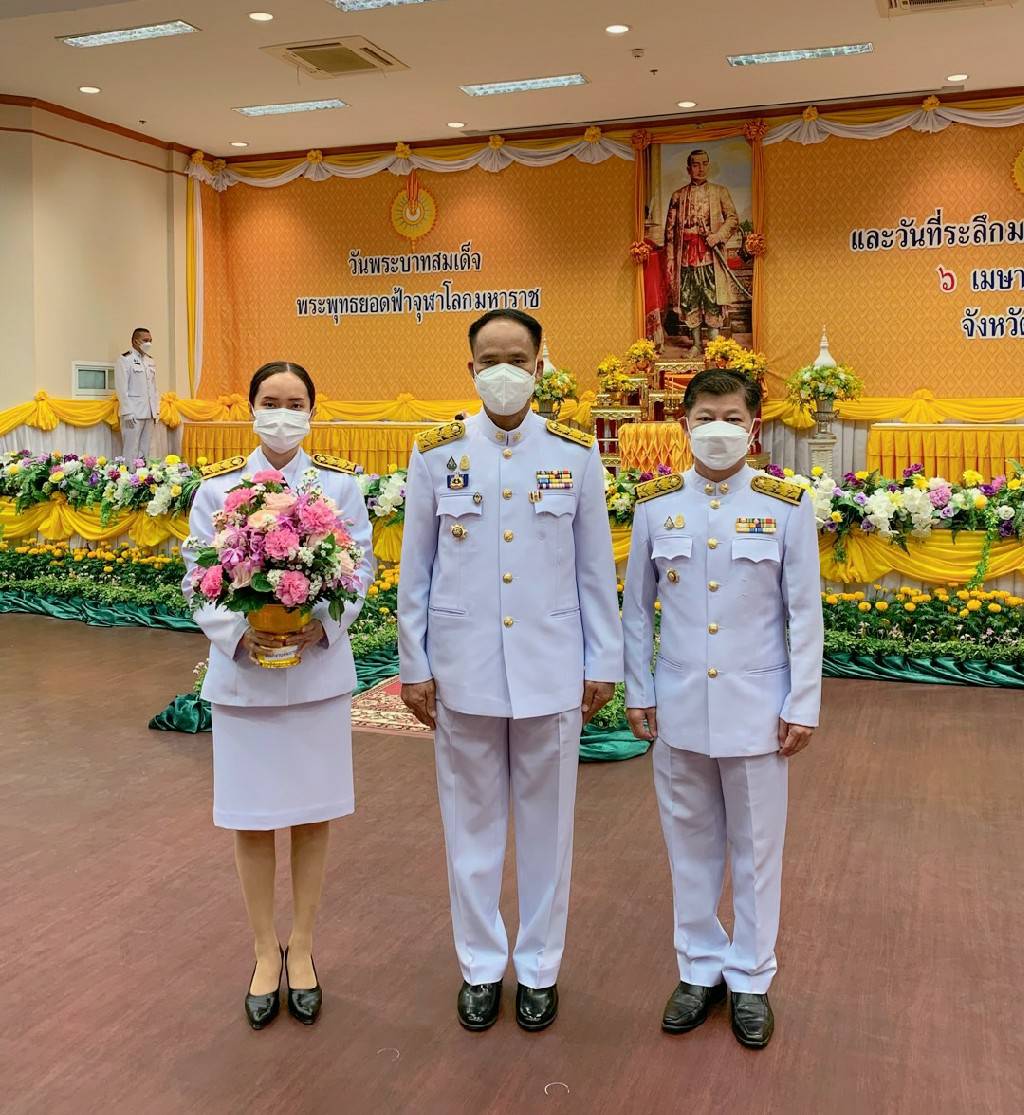 พัฒนาการจังหวัดขอนแก่น: วางพานพุ่มดอกไม้ เนื่องใน “วันจักรี” 6 เม.ย. 2565