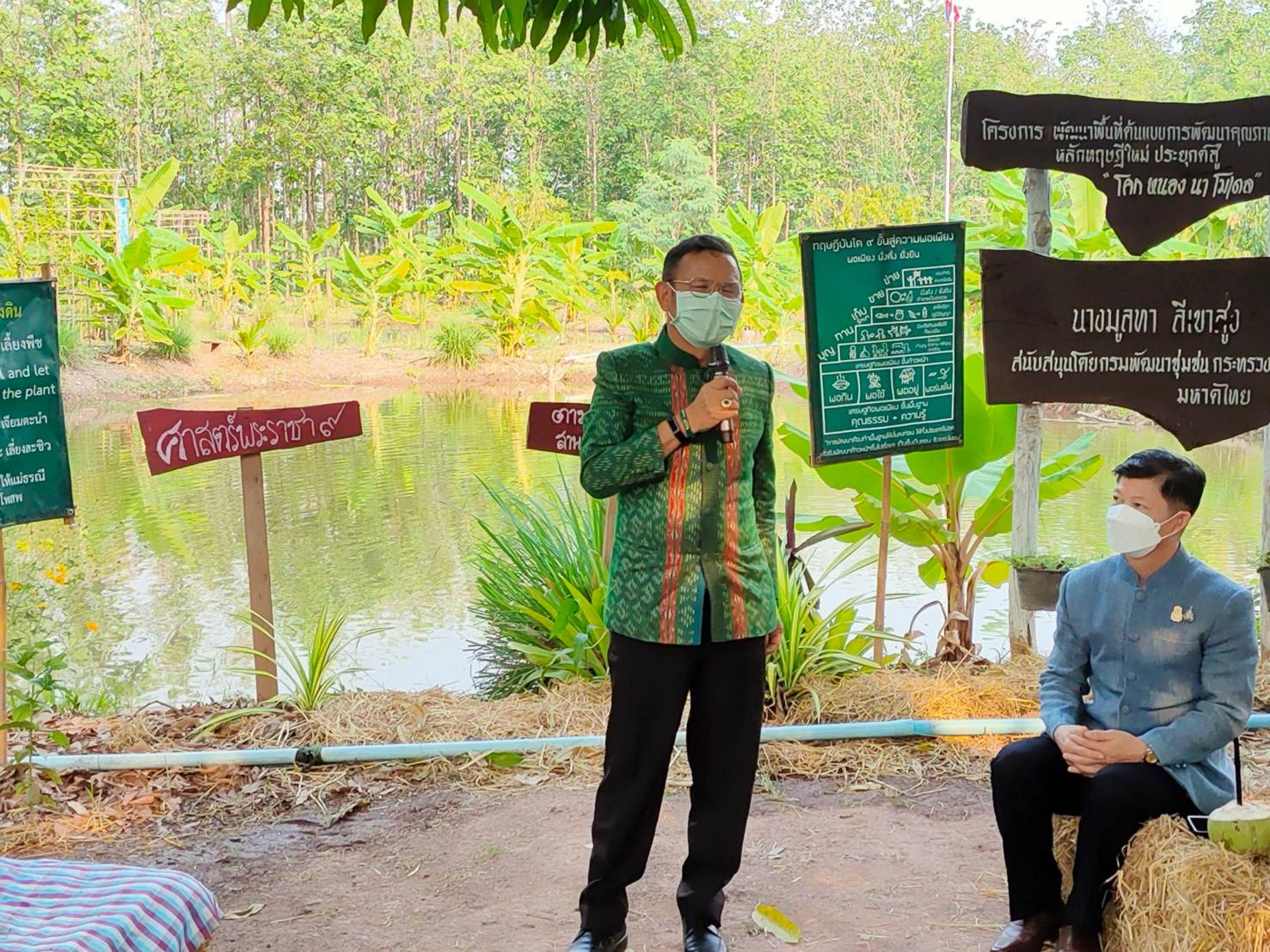 พช.ขอนแก่น : นายวสันต์ ชิงชนะ ผู้ตรวจราชการกรมการพัฒนาชุมชน เขตตรวจราชการที่ 12 ลงพื้นที่ติดตามผลการขับเคลื่อนงานการขจัดความยากจนและพัฒนาคนทุกช่วงวัยอย่างยั่งยืน ตามหลักปรัชญาของเศรษฐกิจพอเพียง และการขับเคลื่อนงานตามภารกิจสำคัญของกรมการพัฒนาชุมชน ปี 2565 จังหวัดขอนแก่น