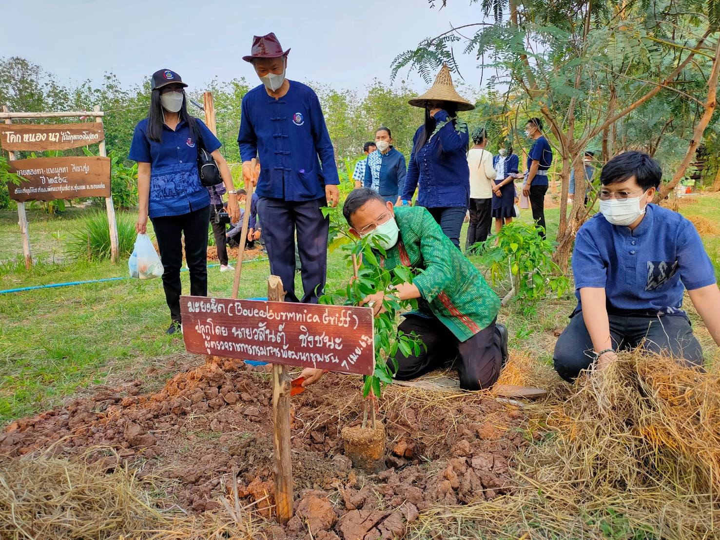 พช.ขอนแก่น : นายวสันต์ ชิงชนะ ผู้ตรวจราชการกรมการพัฒนาชุมชน เขตตรวจราชการที่ 12 ลงพื้นที่ติดตามผลการขับเคลื่อนงานการขจัดความยากจนและพัฒนาคนทุกช่วงวัยอย่างยั่งยืน ตามหลักปรัชญาของเศรษฐกิจพอเพียง และการขับเคลื่อนงานตามภารกิจสำคัญของกรมการพัฒนาชุมชน ปี 2565 จังหวัดขอนแก่น