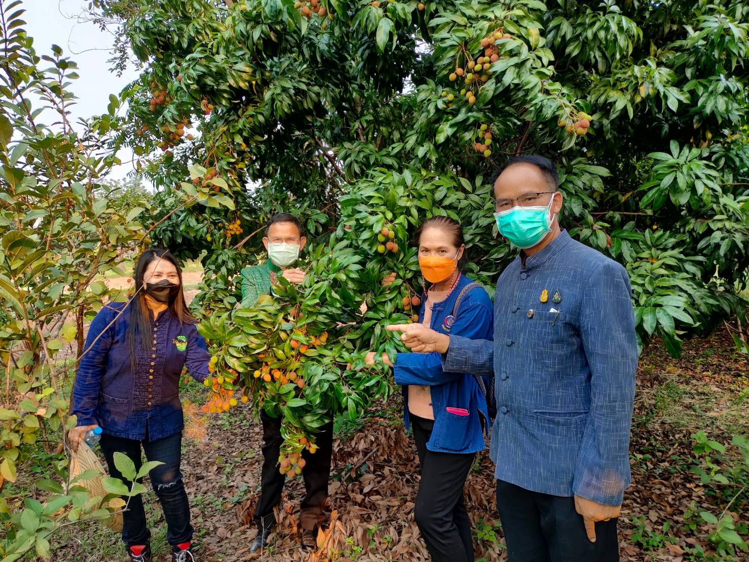 พช.ขอนแก่น : นายวสันต์ ชิงชนะ ผู้ตรวจราชการกรมการพัฒนาชุมชน เขตตรวจราชการที่ 12 ลงพื้นที่ติดตามผลการขับเคลื่อนงานการขจัดความยากจนและพัฒนาคนทุกช่วงวัยอย่างยั่งยืน ตามหลักปรัชญาของเศรษฐกิจพอเพียง และการขับเคลื่อนงานตามภารกิจสำคัญของกรมการพัฒนาชุมชน ปี 2565 จังหวัดขอนแก่น