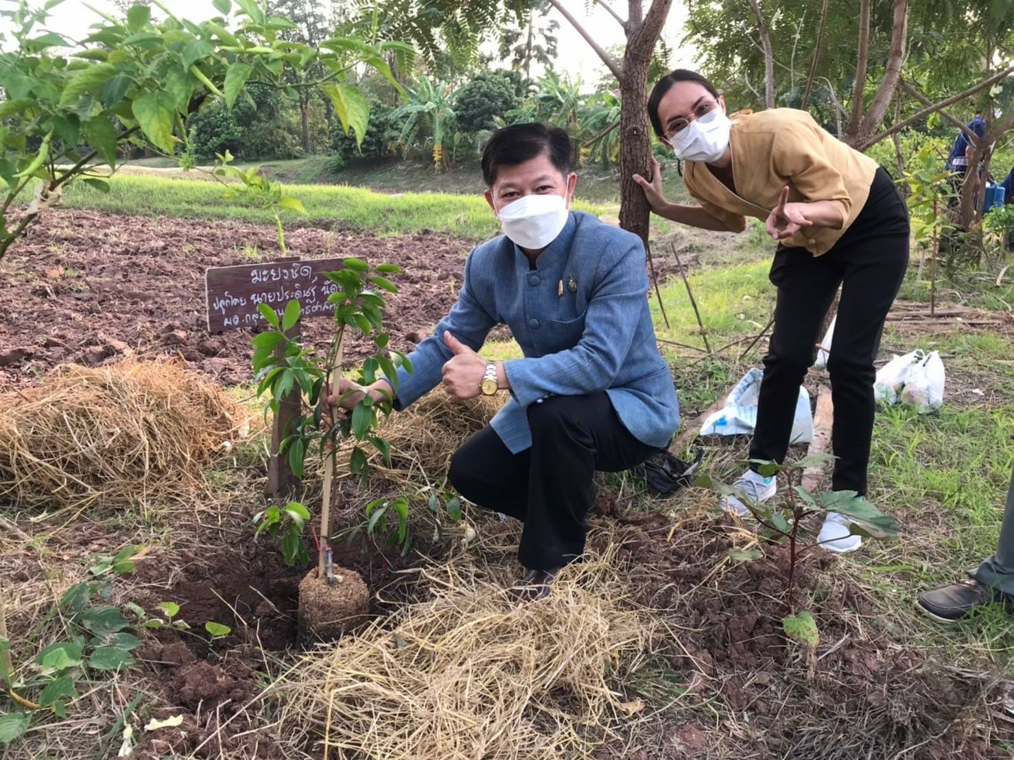 พช.ขอนแก่น : นายวสันต์ ชิงชนะ ผู้ตรวจราชการกรมการพัฒนาชุมชน เขตตรวจราชการที่ 12 ลงพื้นที่ติดตามผลการขับเคลื่อนงานการขจัดความยากจนและพัฒนาคนทุกช่วงวัยอย่างยั่งยืน ตามหลักปรัชญาของเศรษฐกิจพอเพียง และการขับเคลื่อนงานตามภารกิจสำคัญของกรมการพัฒนาชุมชน ปี 2565 จังหวัดขอนแก่น